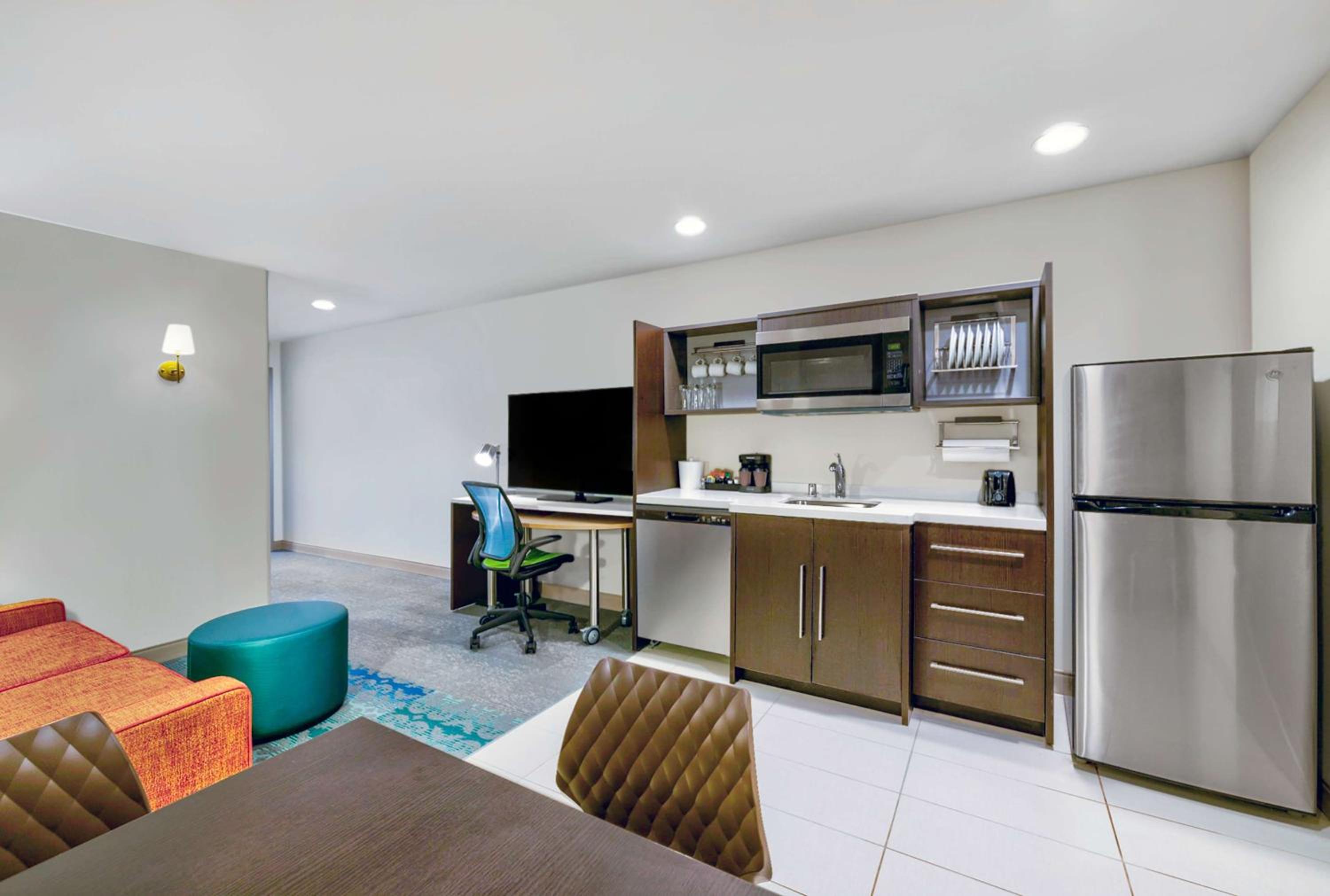 One-Bedroom Queen Suite - Non-Smoking - Photo 4