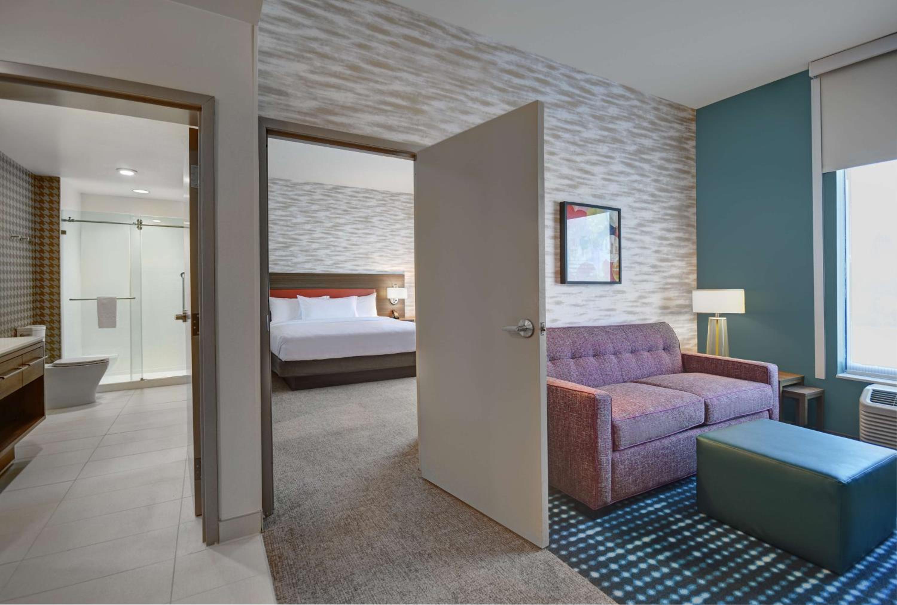 One-Bedroom King Suite - Non-Smoking - Photo 3