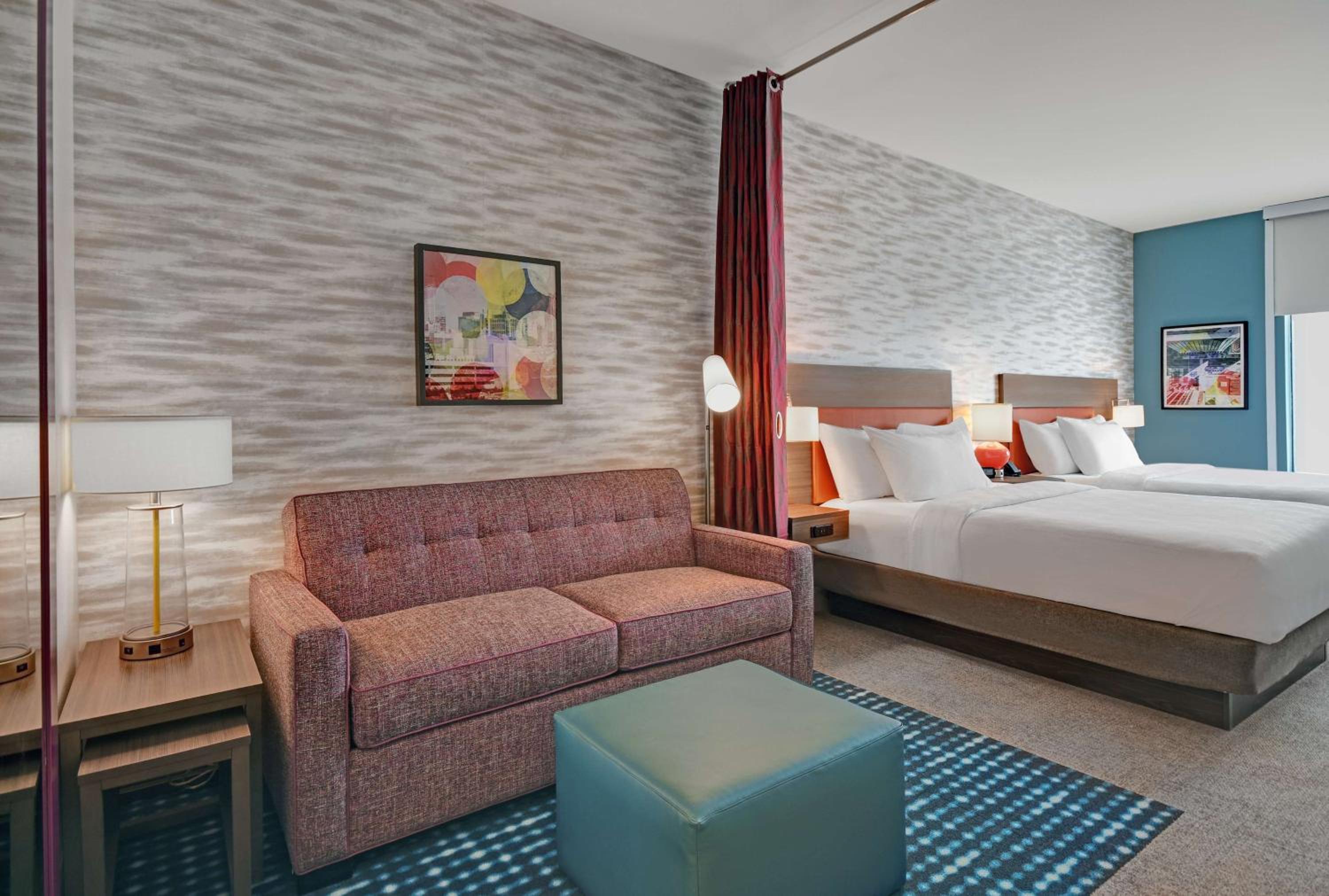 Queen Studio with Two Queen Beds - Non-Smoking - Photo 2