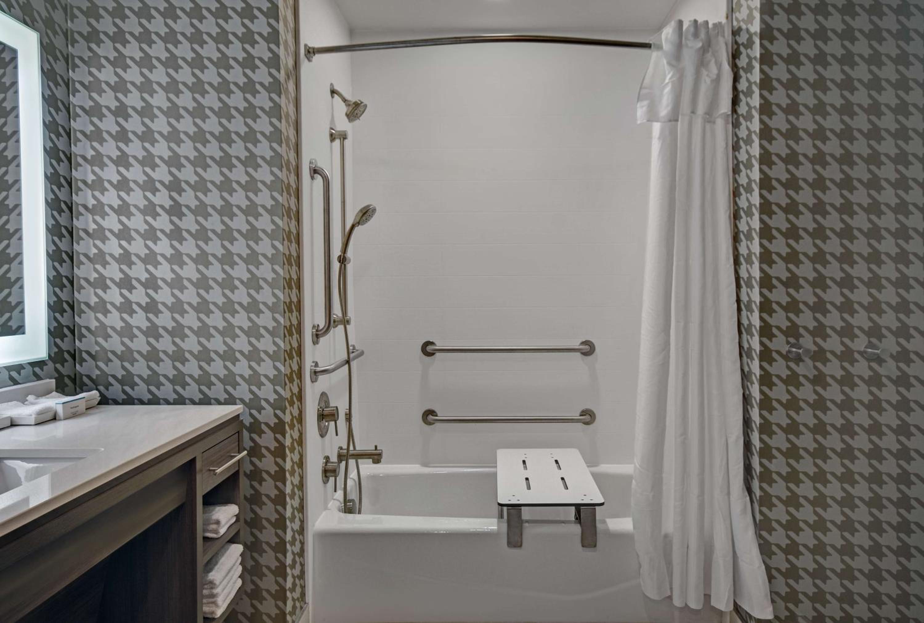 King Studio Suite - Mobility Access/Non-Smoking - Photo 2