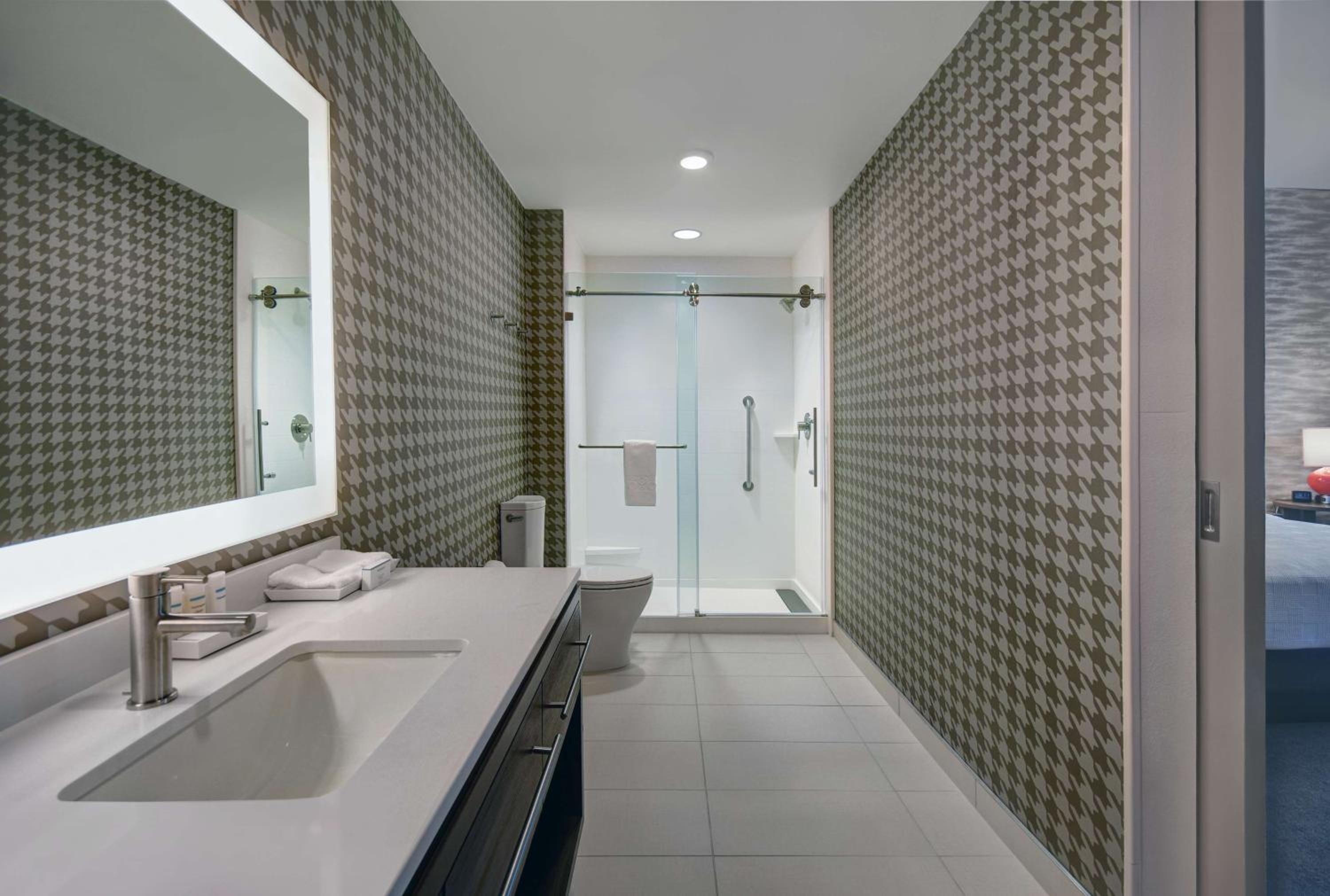 One-Bedroom King Suite - Non-Smoking - Photo 4
