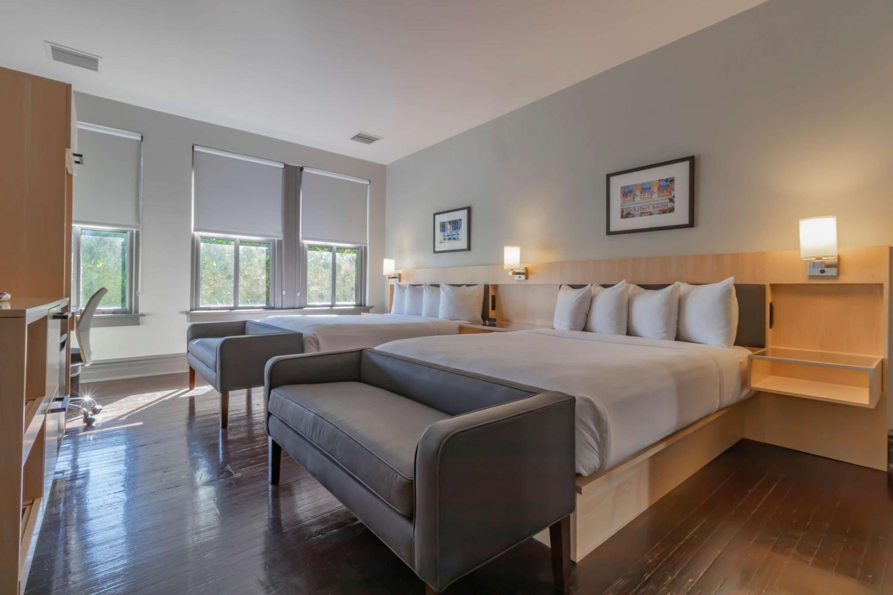 Queen Room with Two Queen Beds photo 1