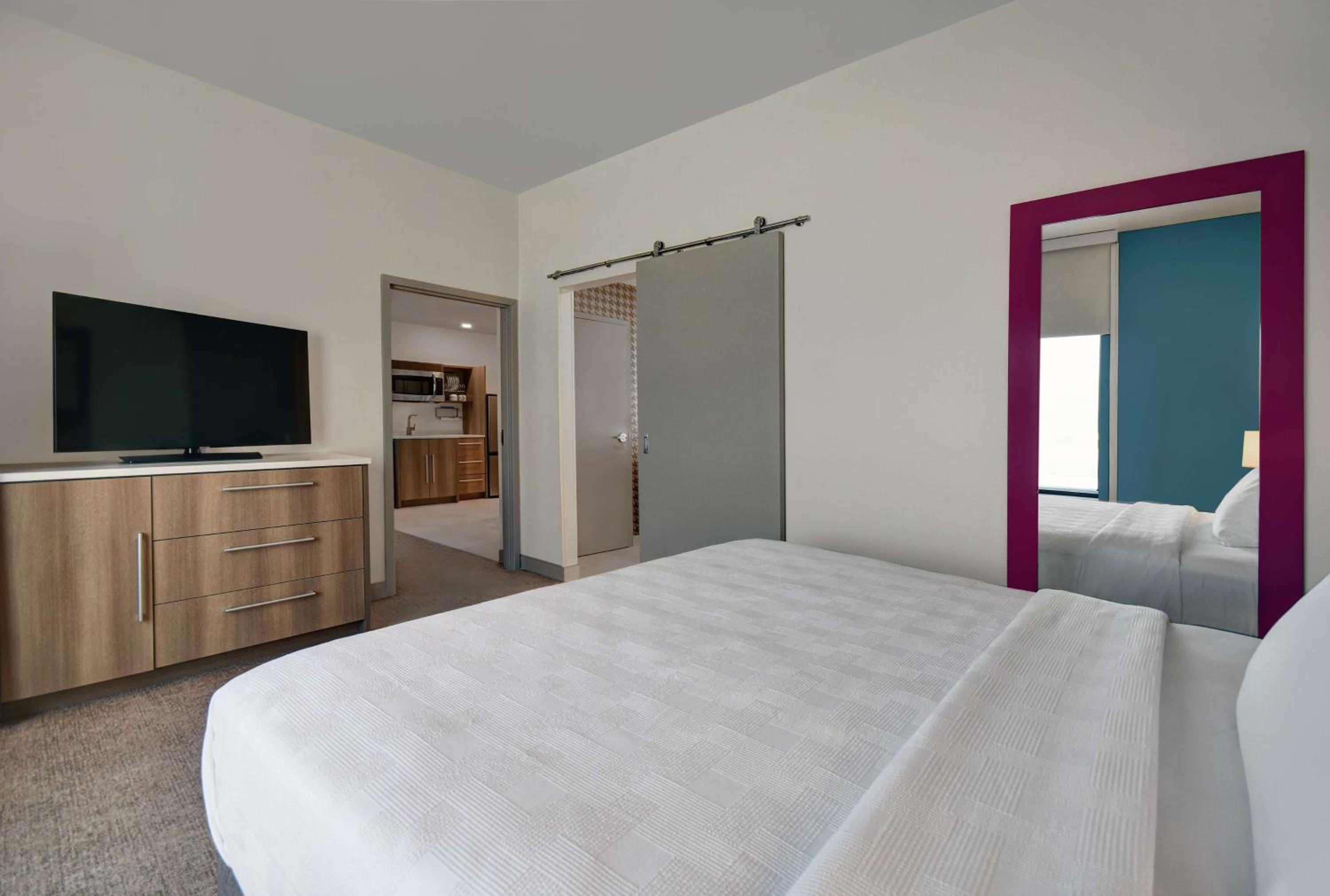 One-Bedroom King Suite - Non-Smoking - Photo 2