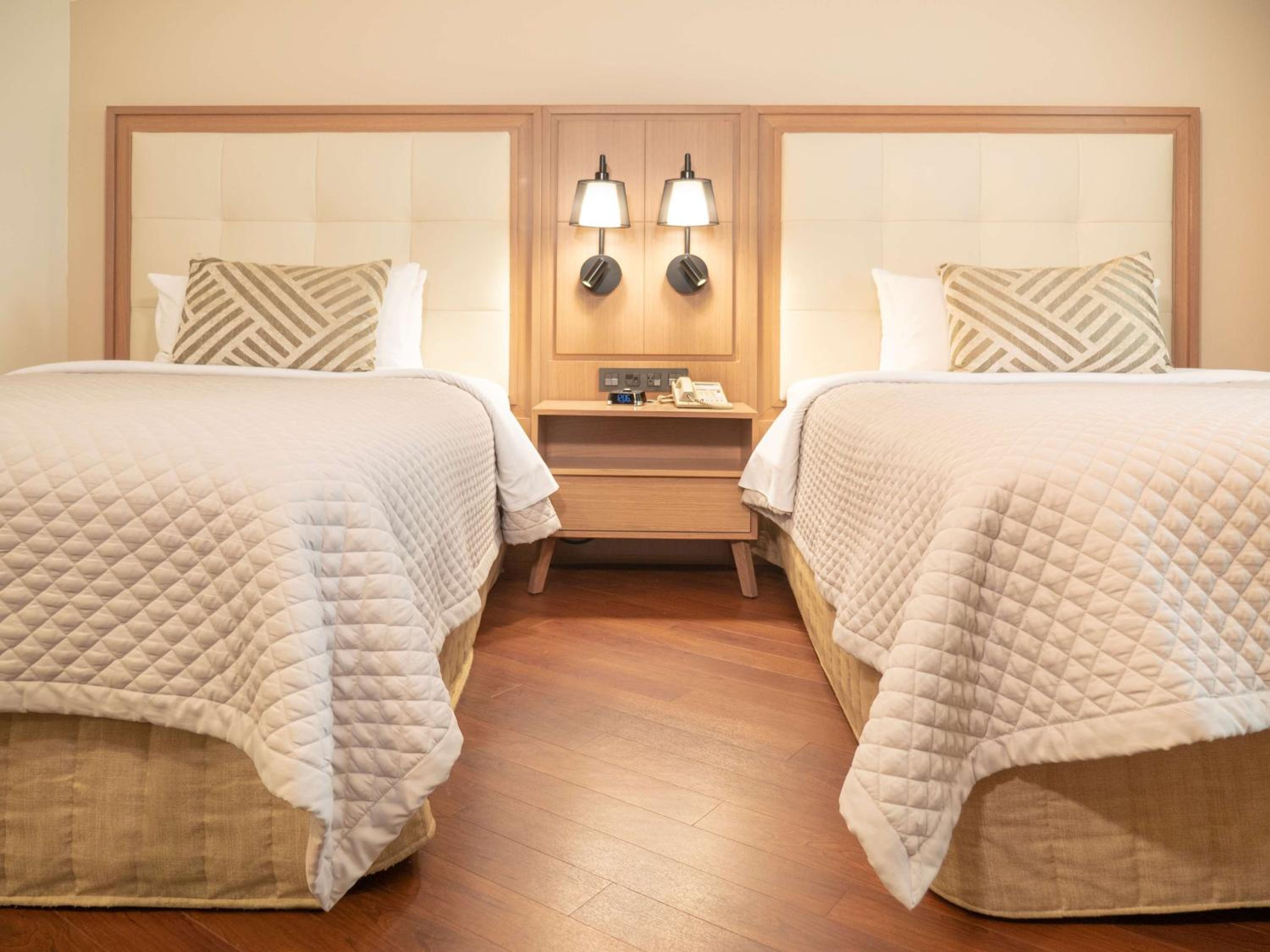 Junior Suite with Two Double Beds - Photo 10