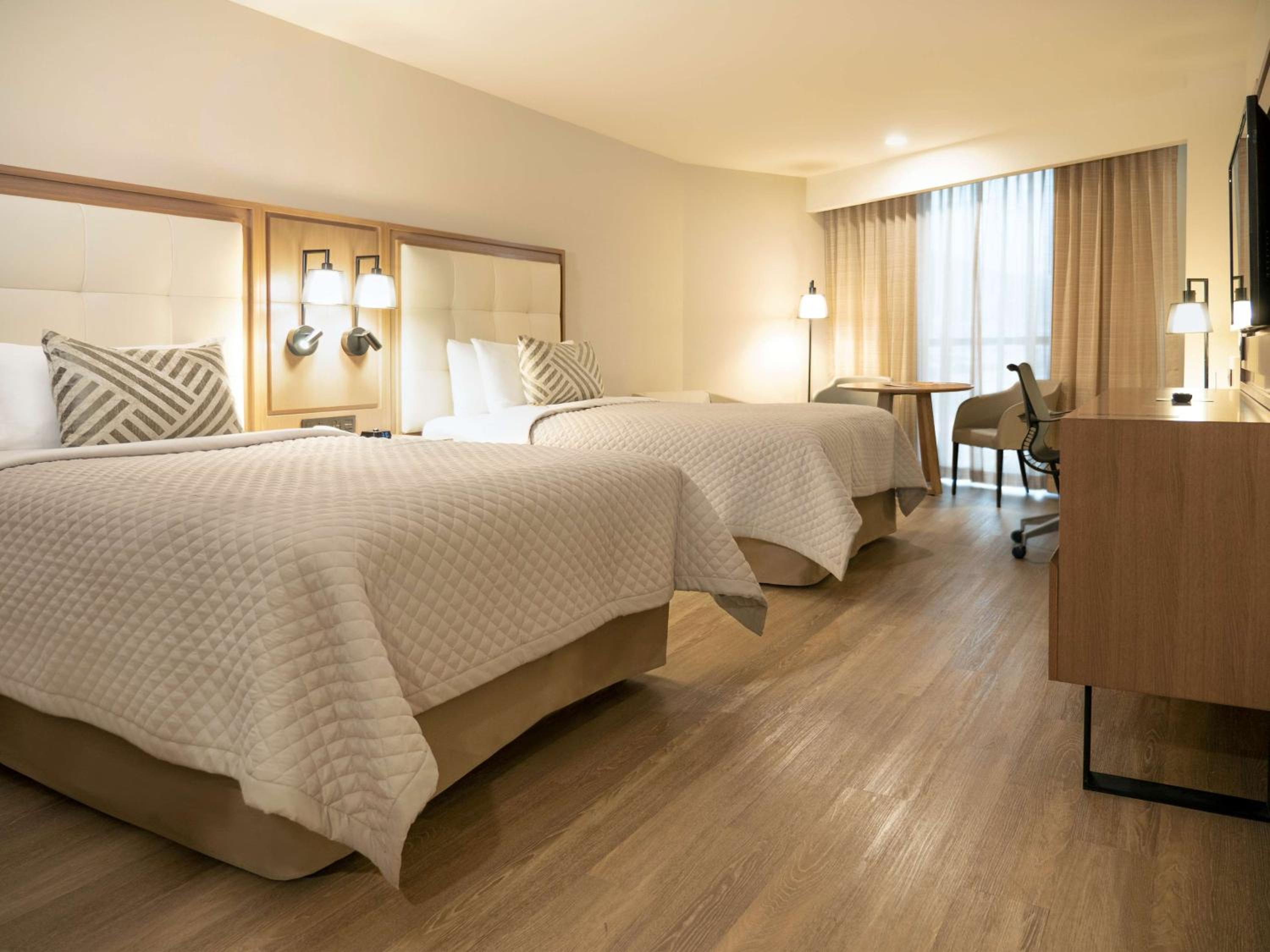Executive Double Room with Two Double Beds - Photo 1