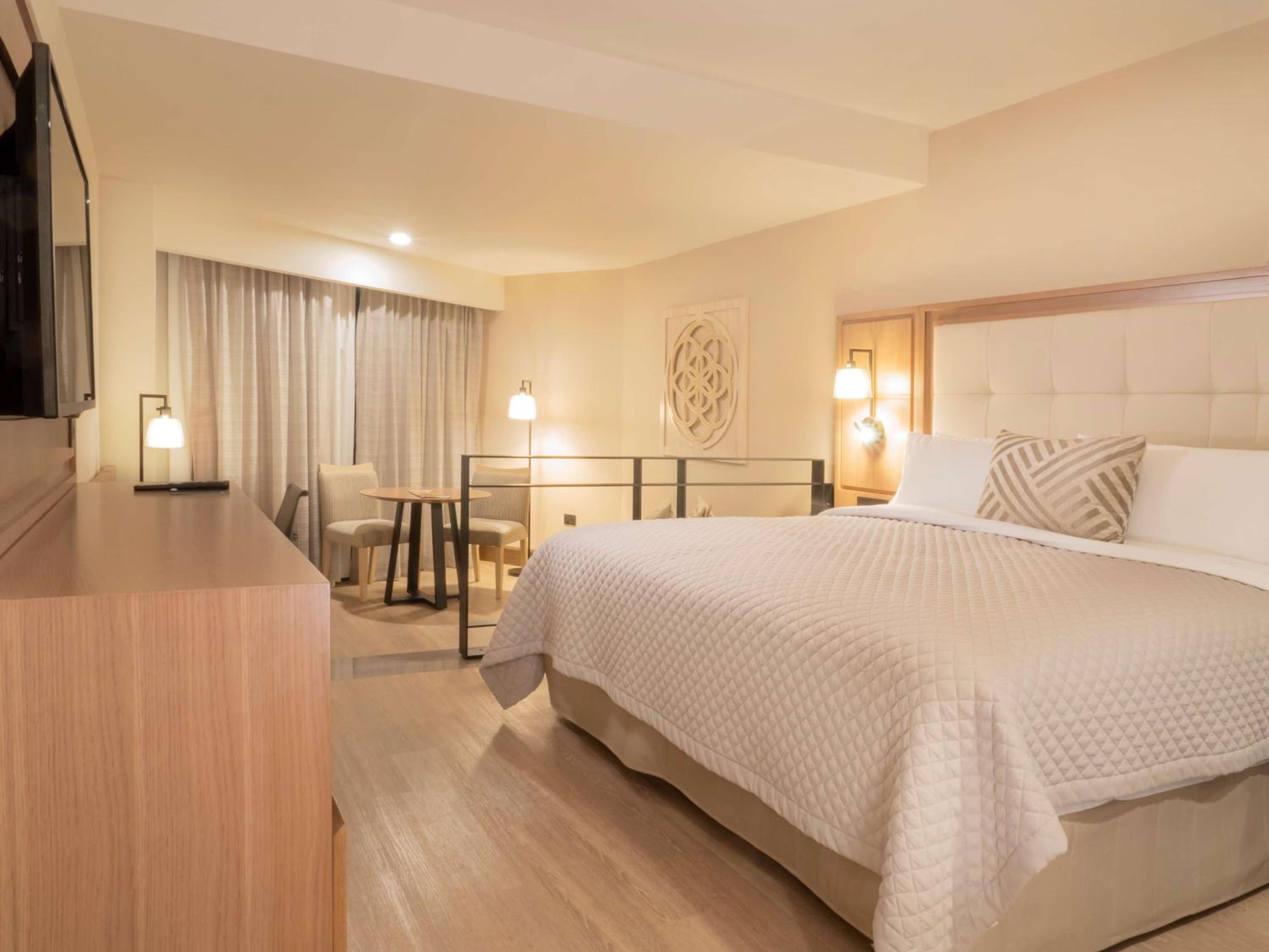 Executive King Room - Photo 3