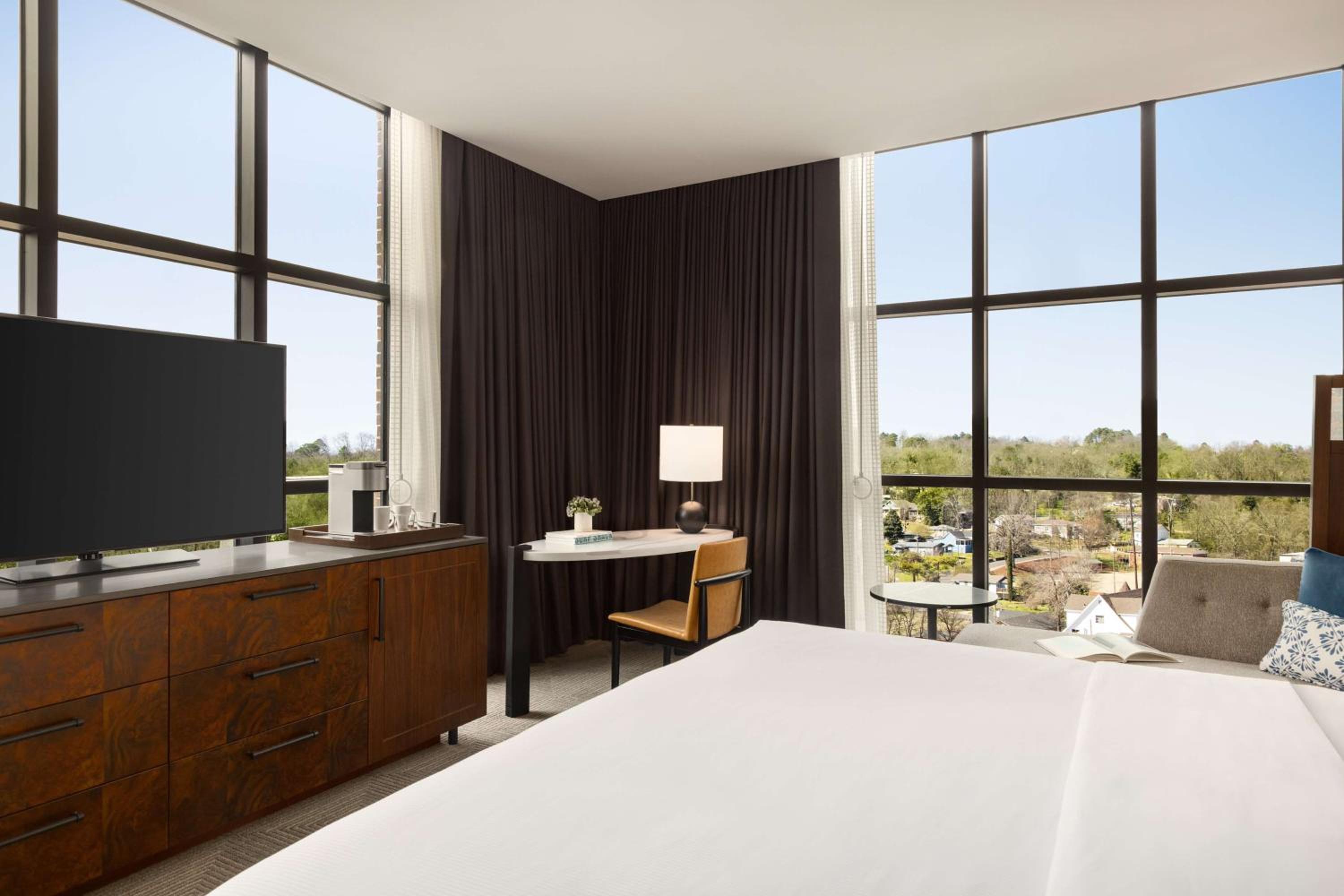 Corner King Room - Photo 1