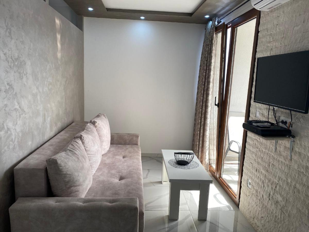 One Bedroom Apartment