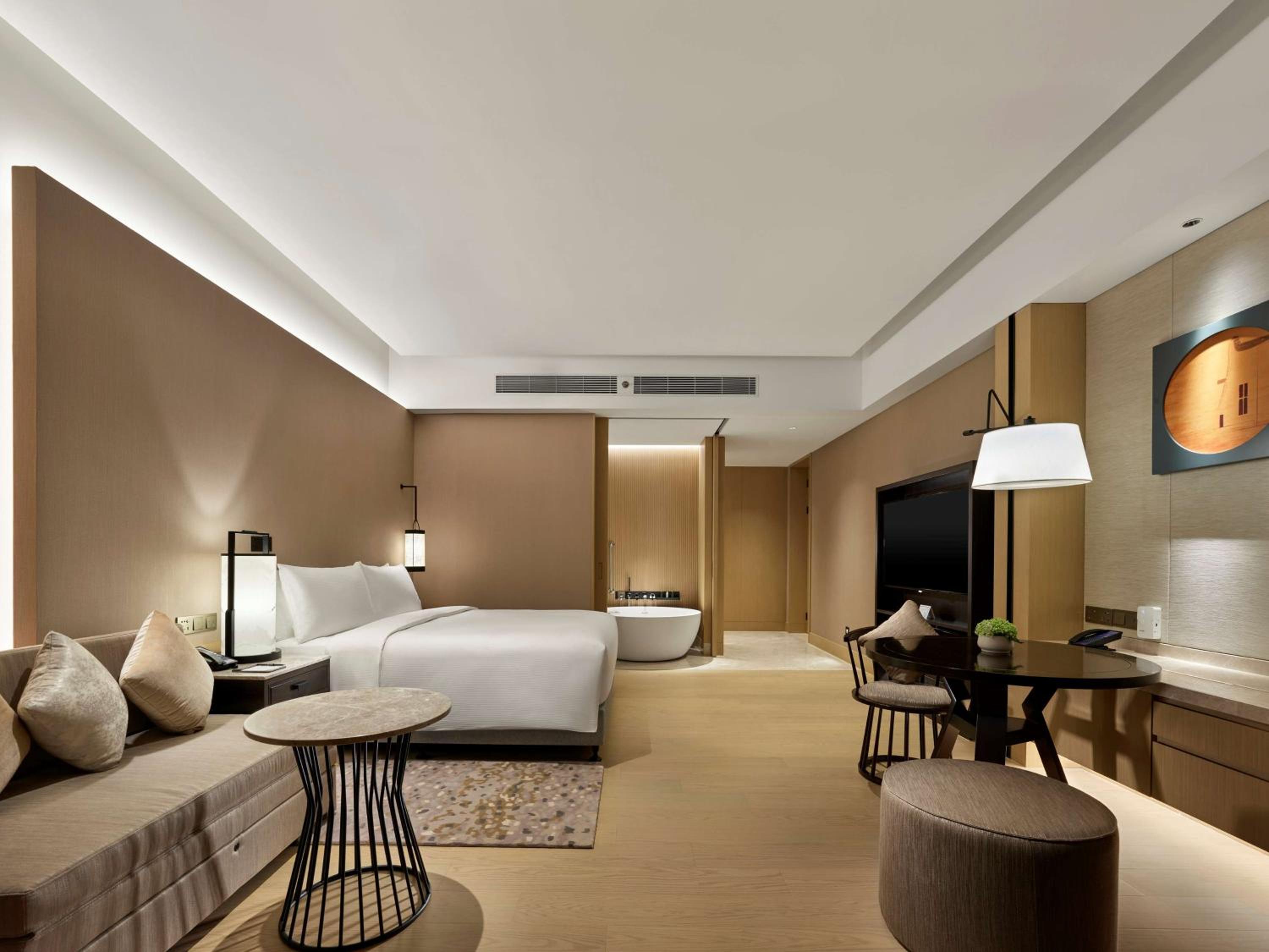 Superior King Room with Garden View - Photo 3