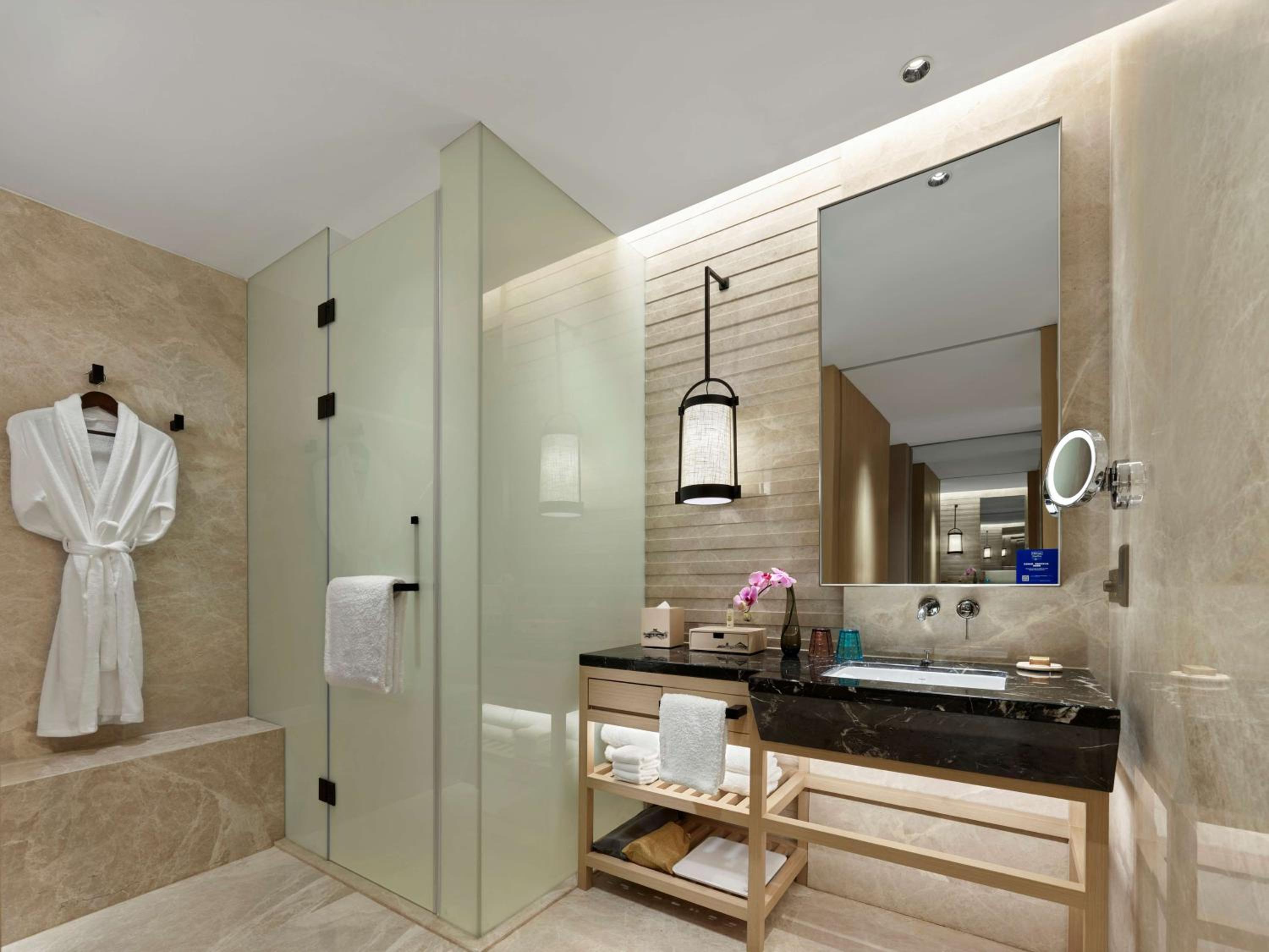 Premium Twin Room With Lake View - Photo 4