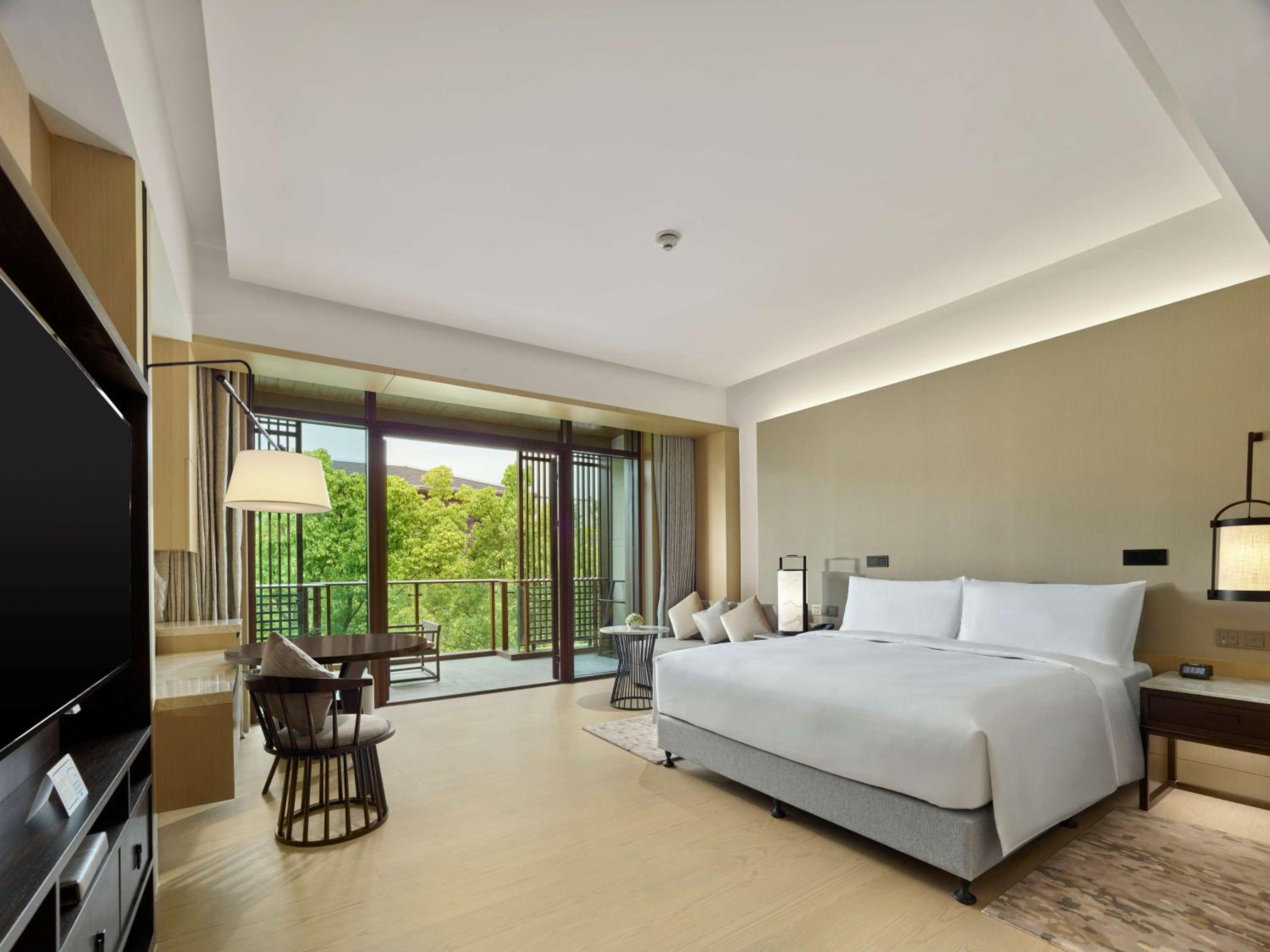 Deluxe King Room with Garden View and Balcony - Photo 1