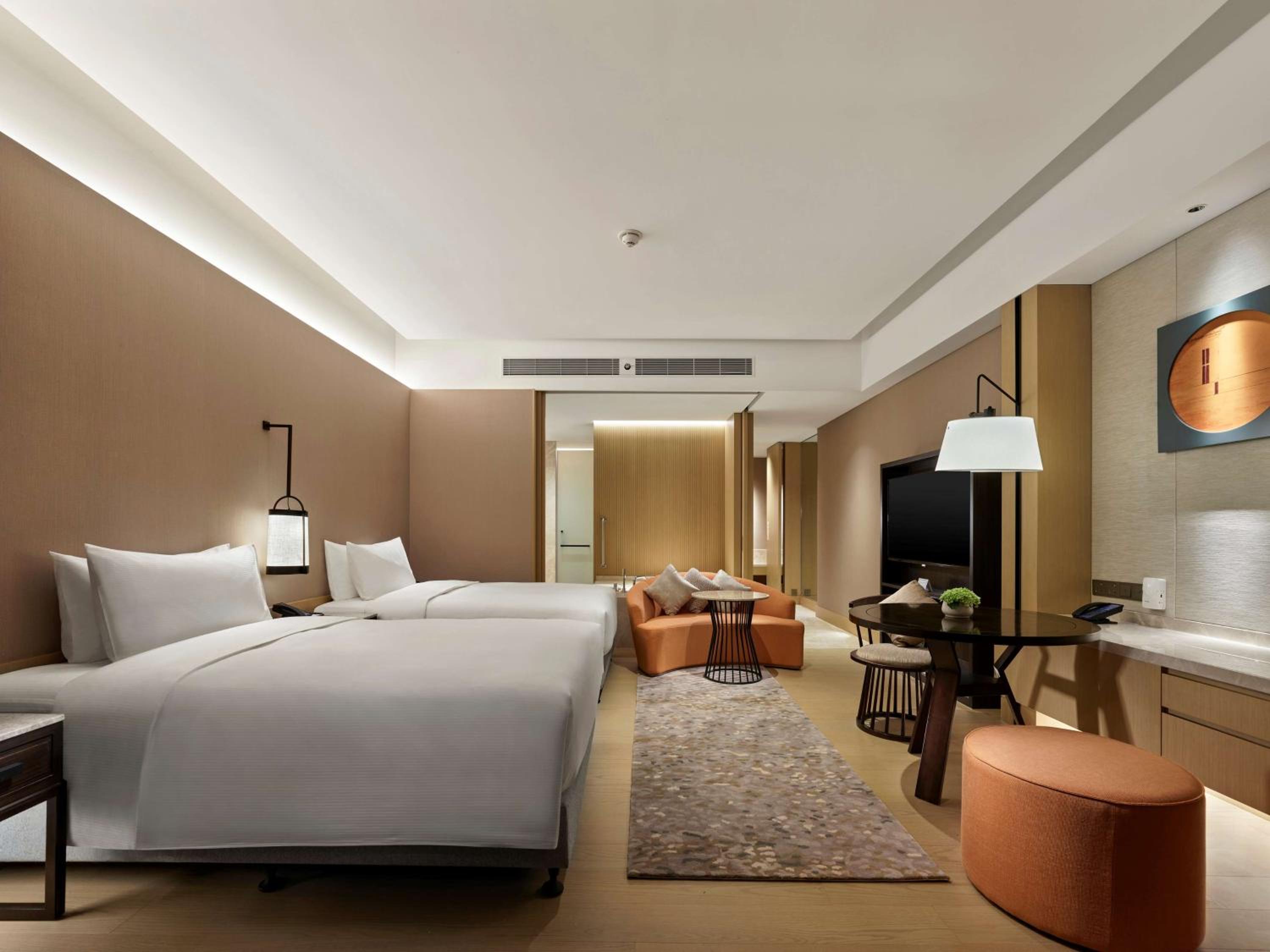 Grand Premium Twin Room with Lake View - Photo 1