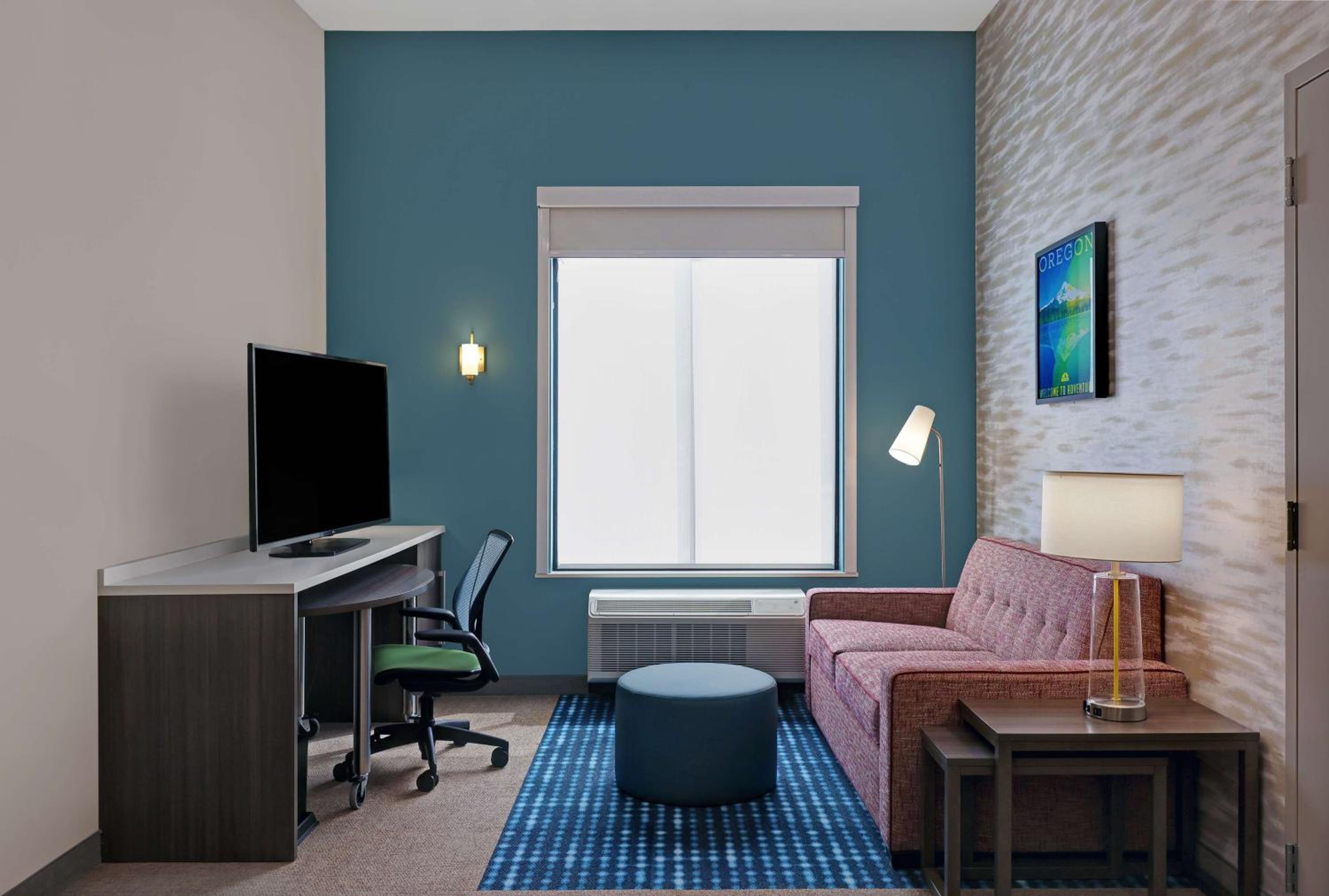Queen Suite - Mobility/Hearing Accessible - Photo 4