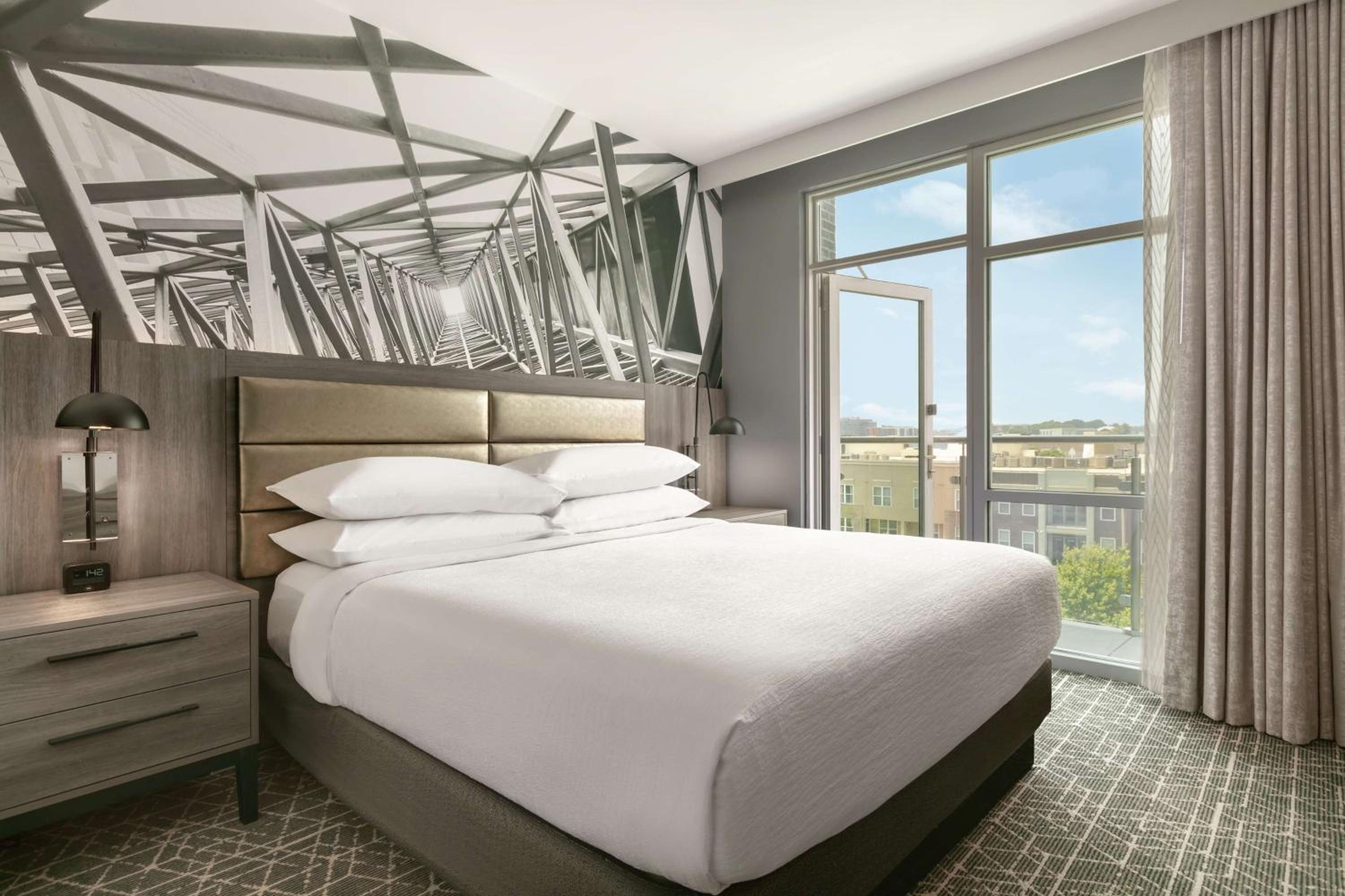 Two Room King Suite with Balcony - Photo 4