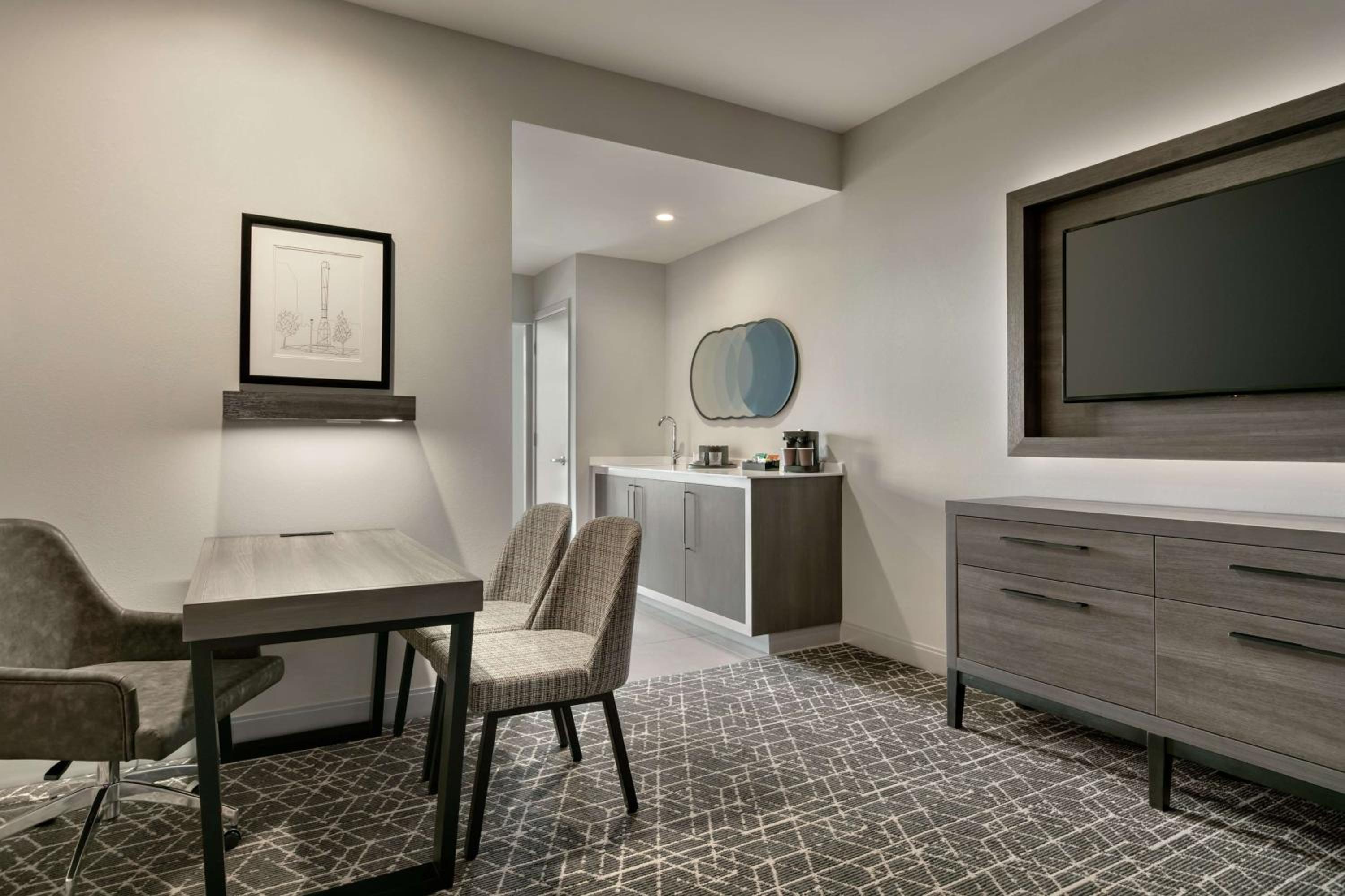 Large Suite with Two Queen Beds - Photo 2