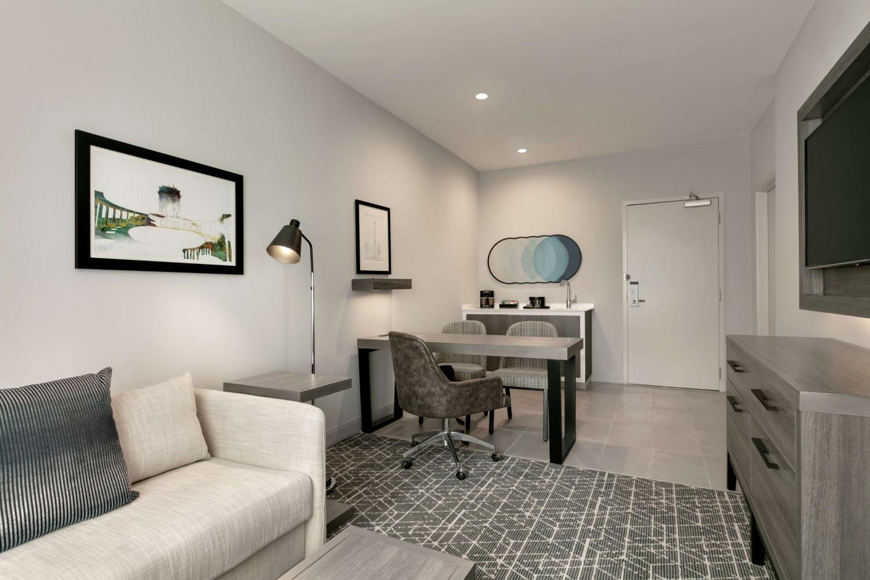 Two-Room King Suite - Photo 6