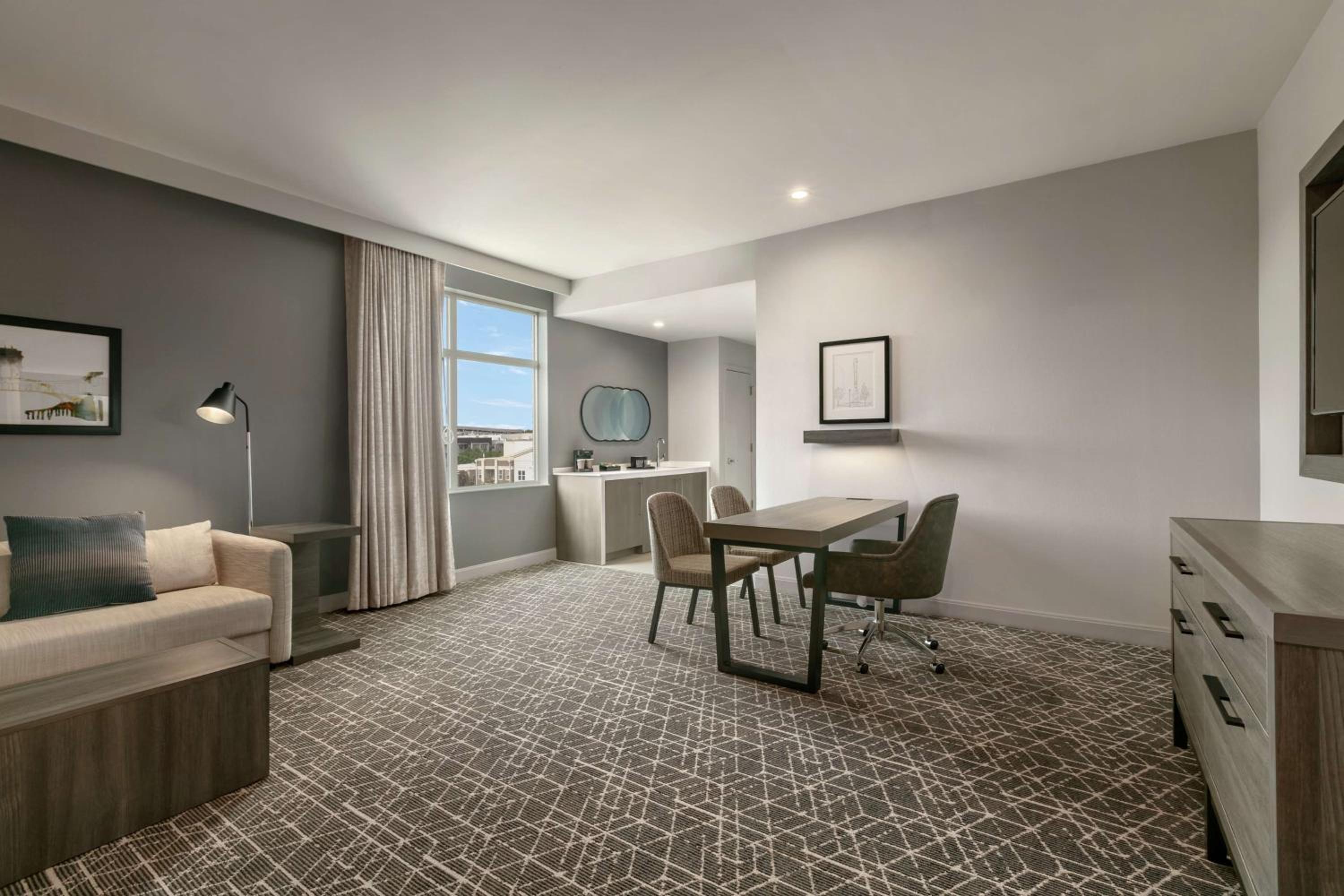 Two-Room Queen Suite with Two Queen Beds - Hearing Access - Photo 2