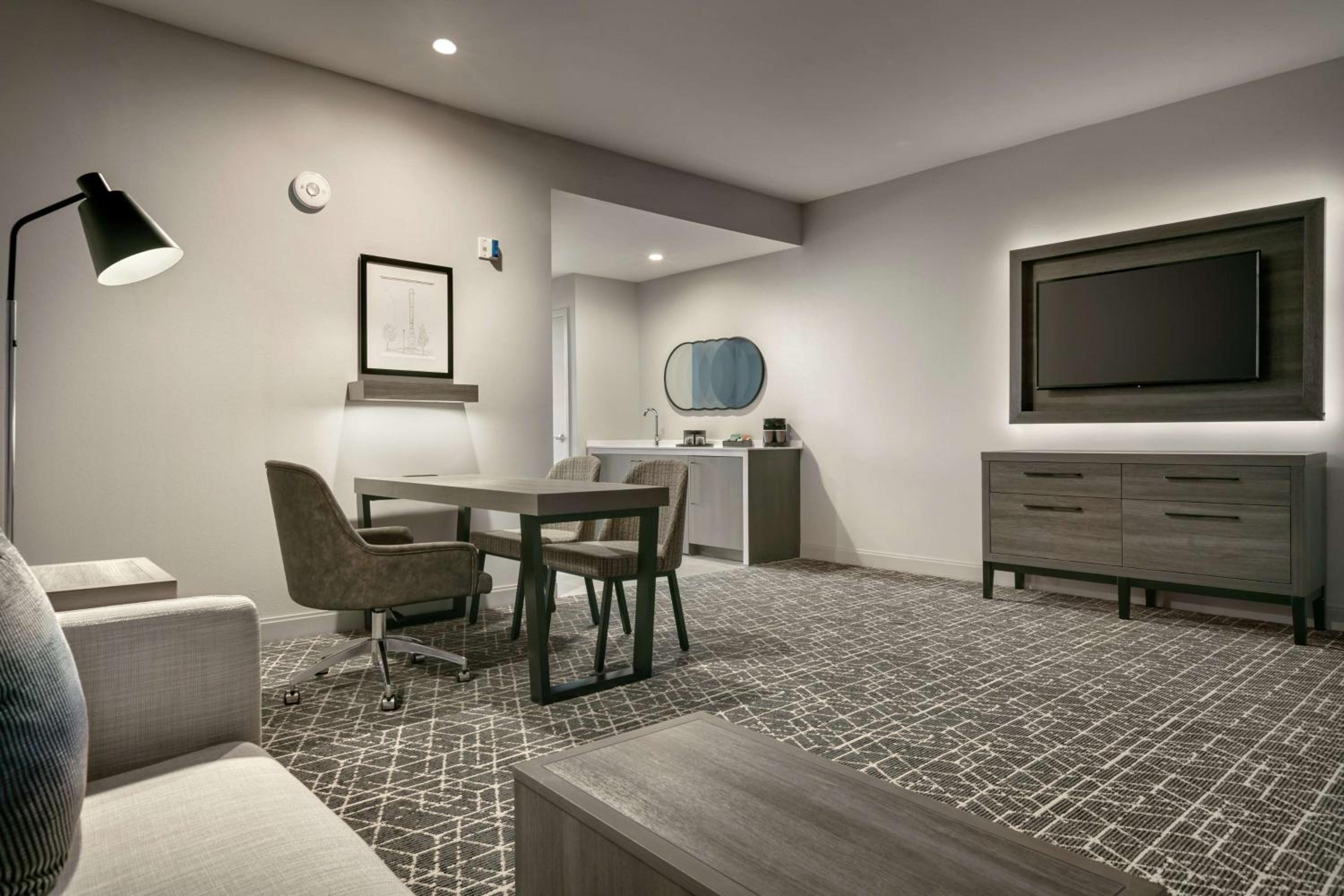 Two Room King Suite with Balcony - Photo 8