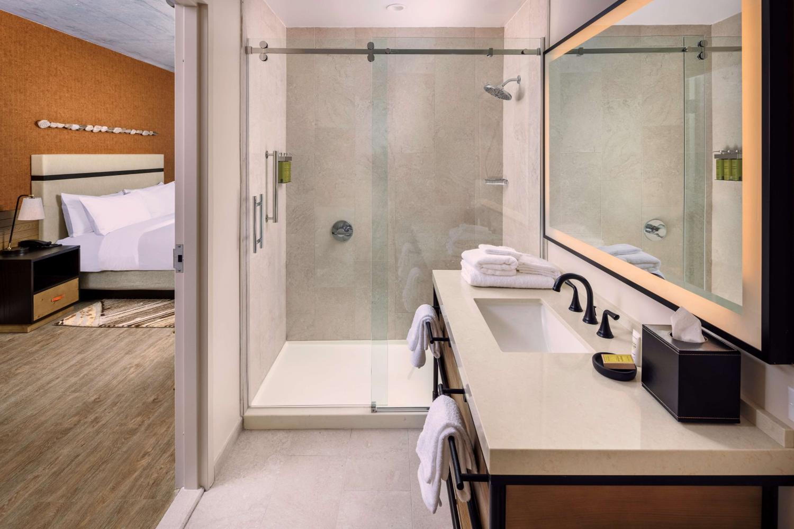 King Room with City View - Photo 2