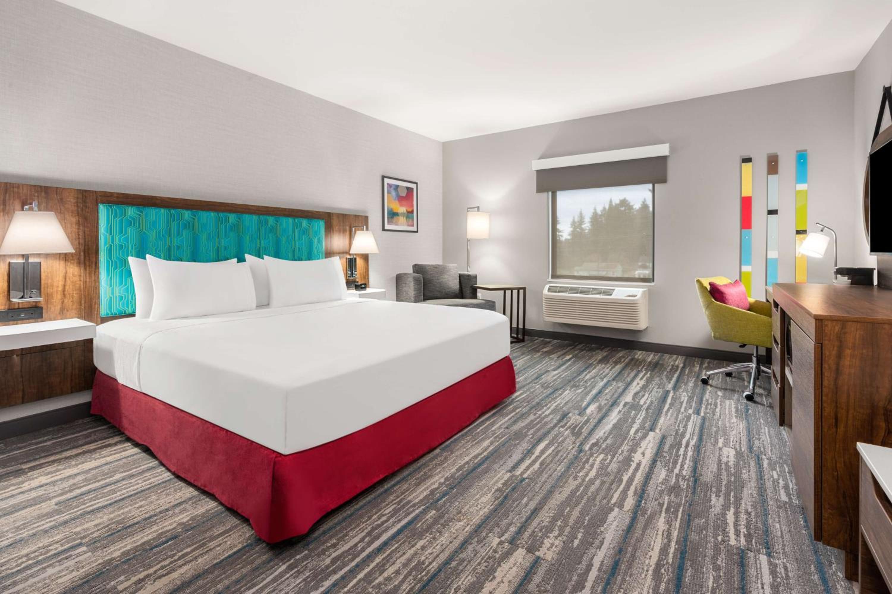 King Room with Roll-In Shower - Mobility and Hearing Access/Non-Smoking - Photo 1
