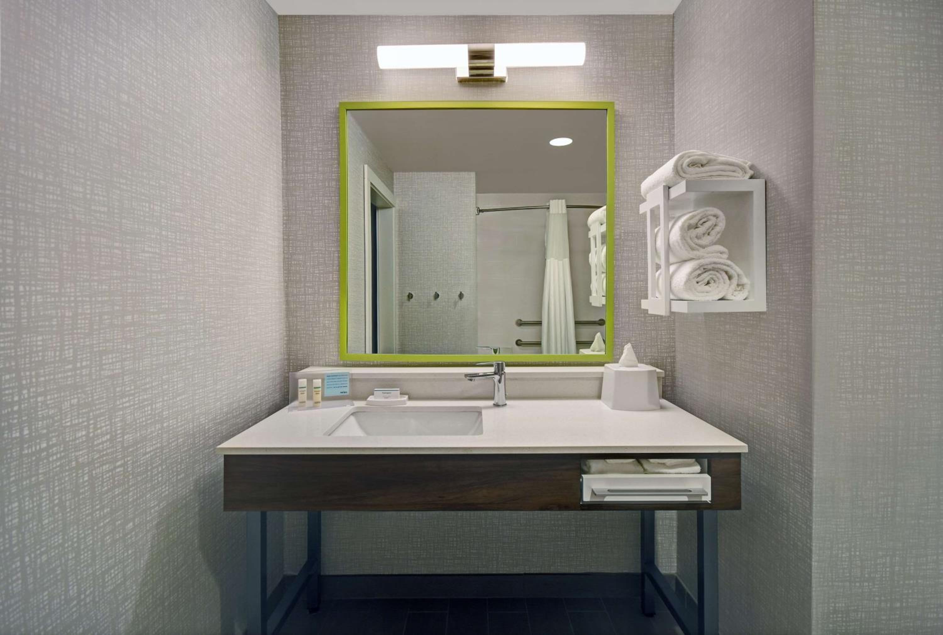 Queen Room with Two Queen Beds - Mobility and Hearing Access/Non-Smoking - Photo 4