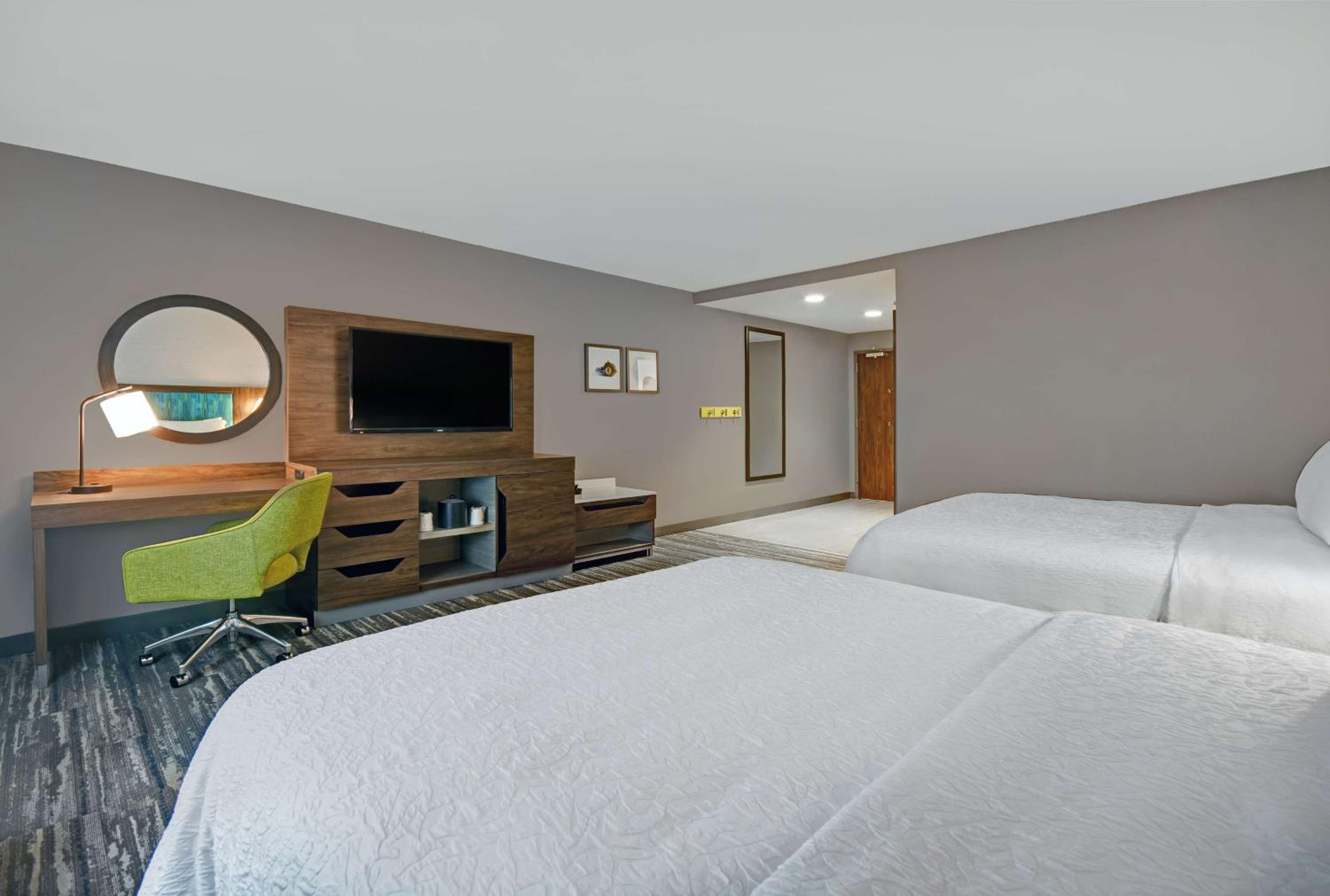 Queen Room with Two Queen Beds - Non-Smoking - Photo 1