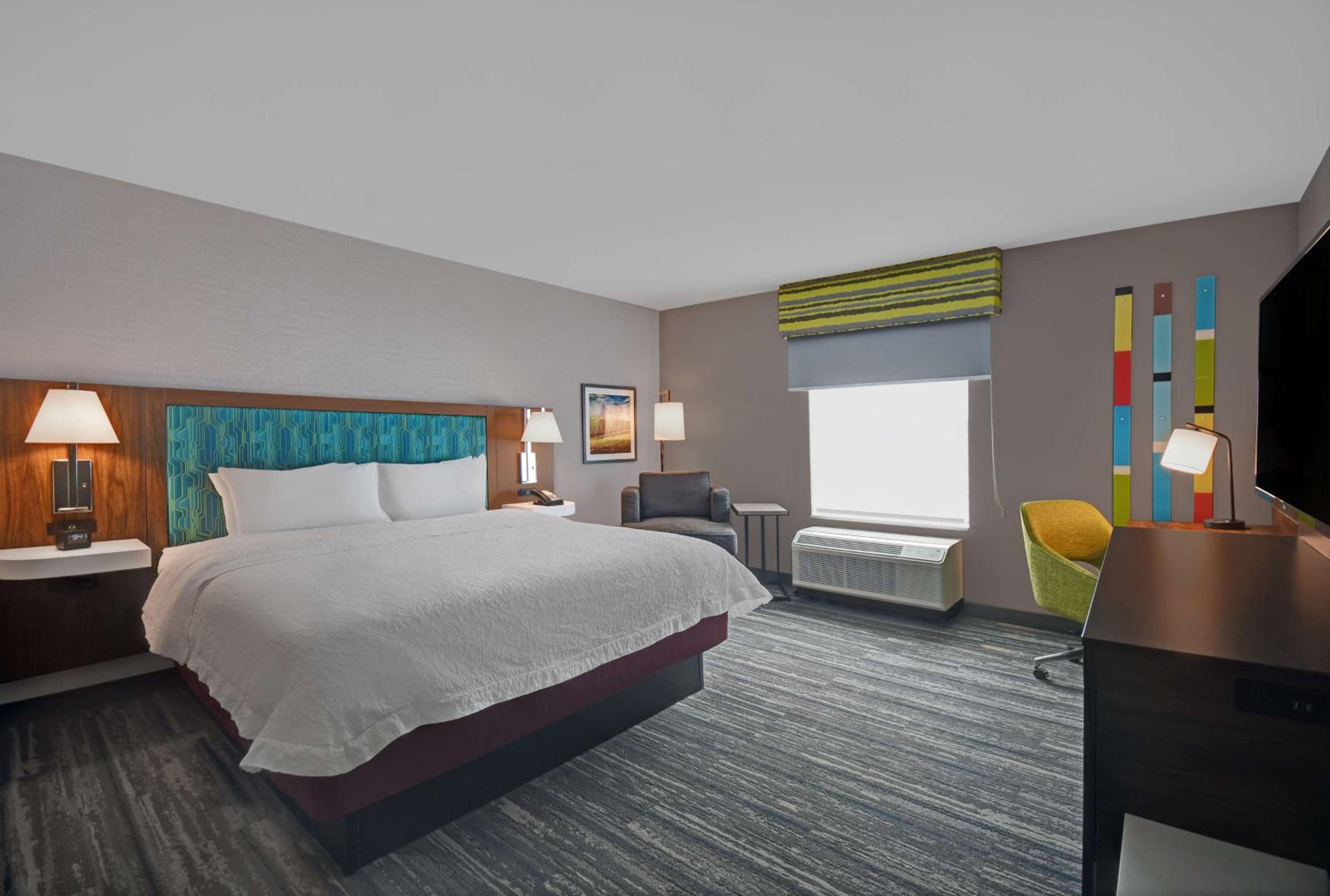 King Room - Non-Smoking - Photo 8