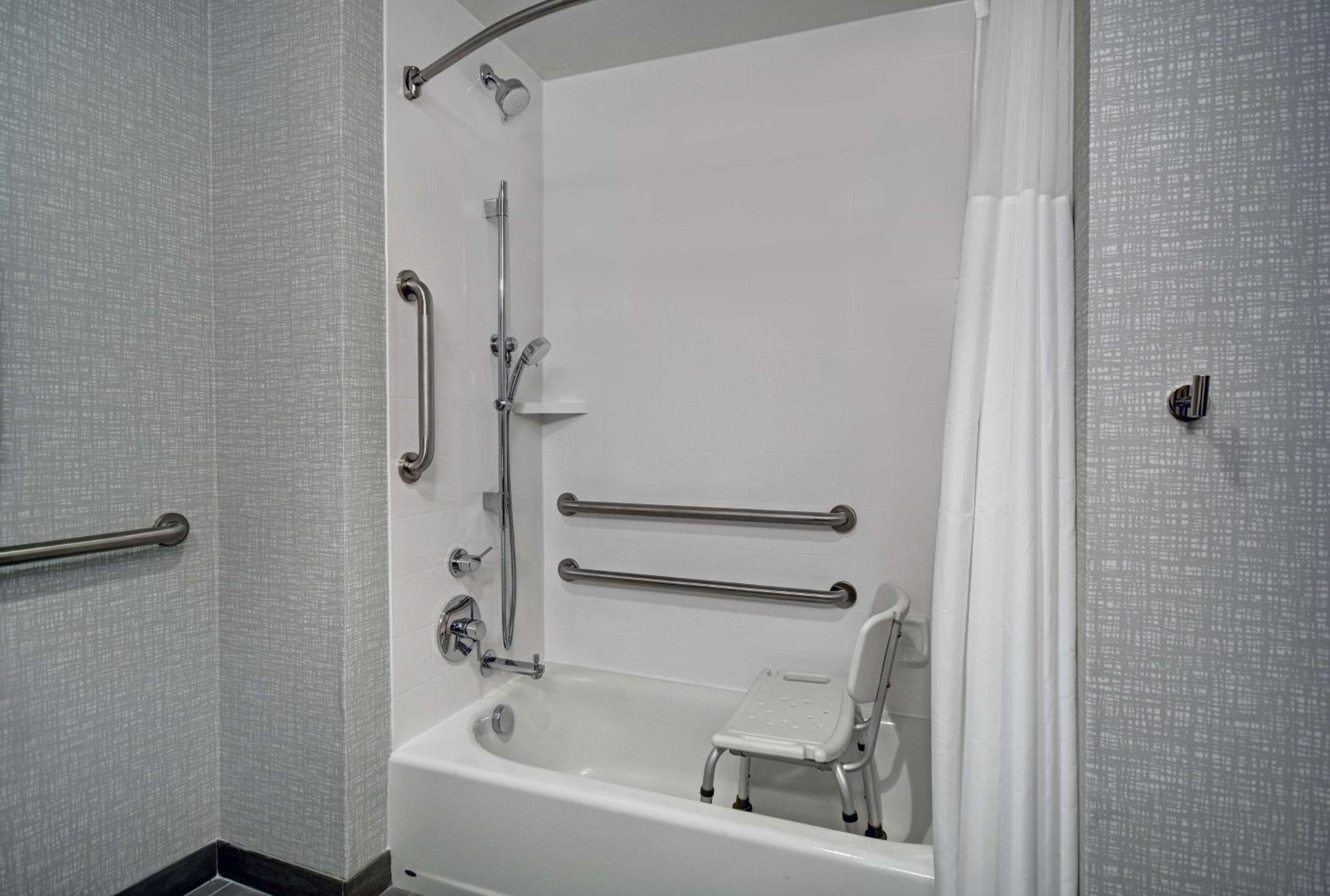 Queen Room with Two Queen Beds - Mobility and Hearing Access/Non-Smoking - Photo 2