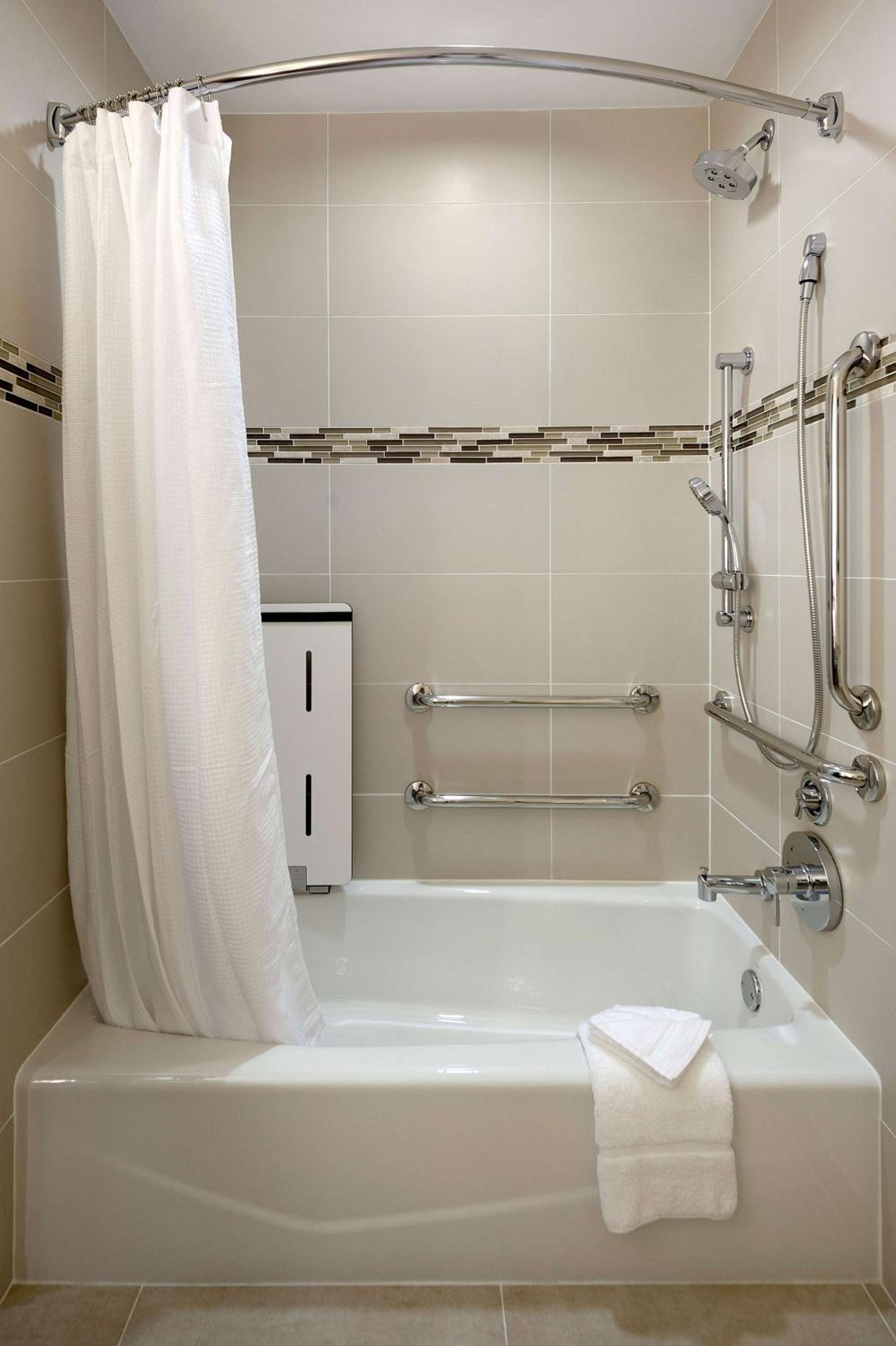 King Room with Mobility Accessible Tub - Photo 5