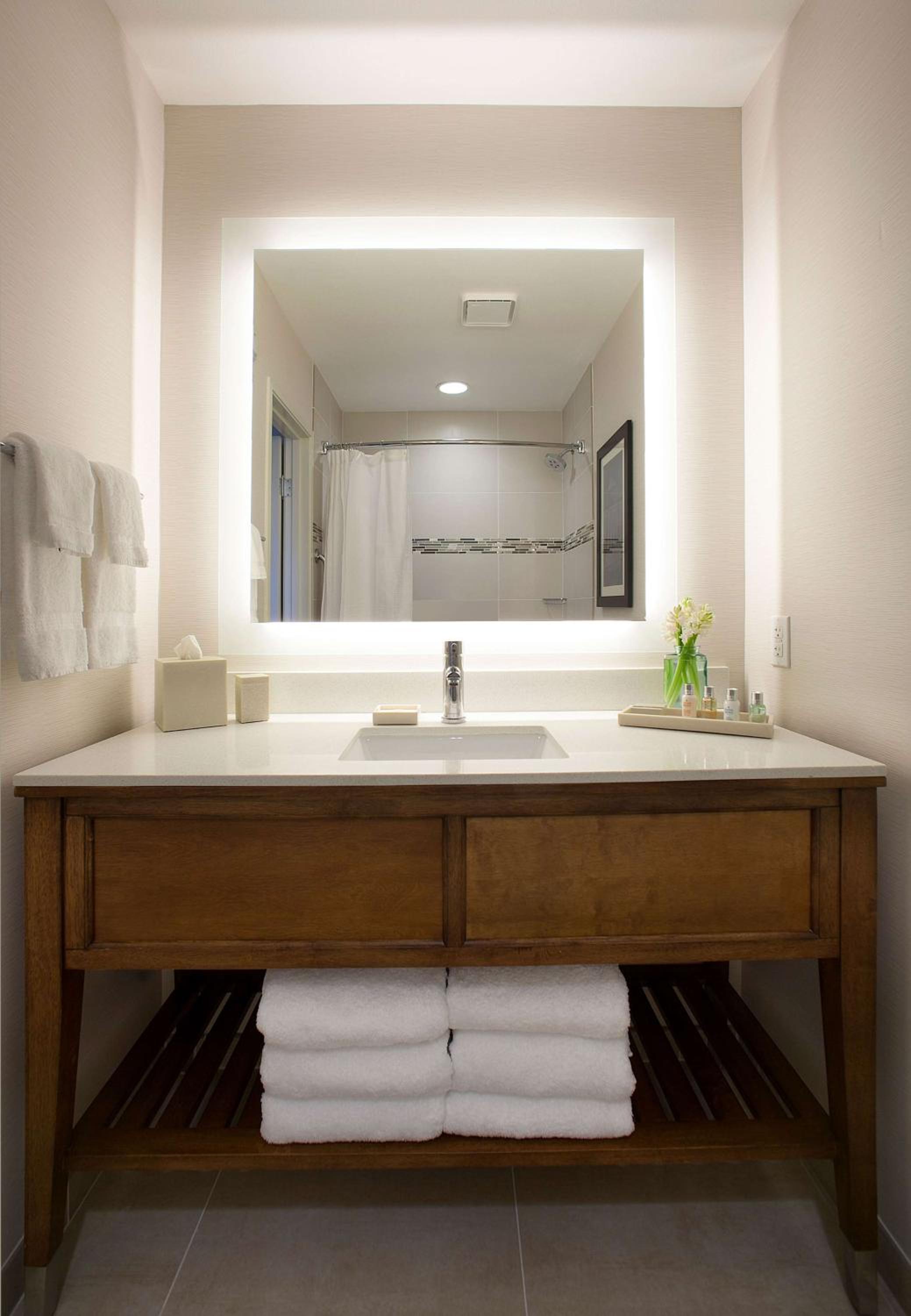 King Room with Mobility Accessible Tub - Photo 2