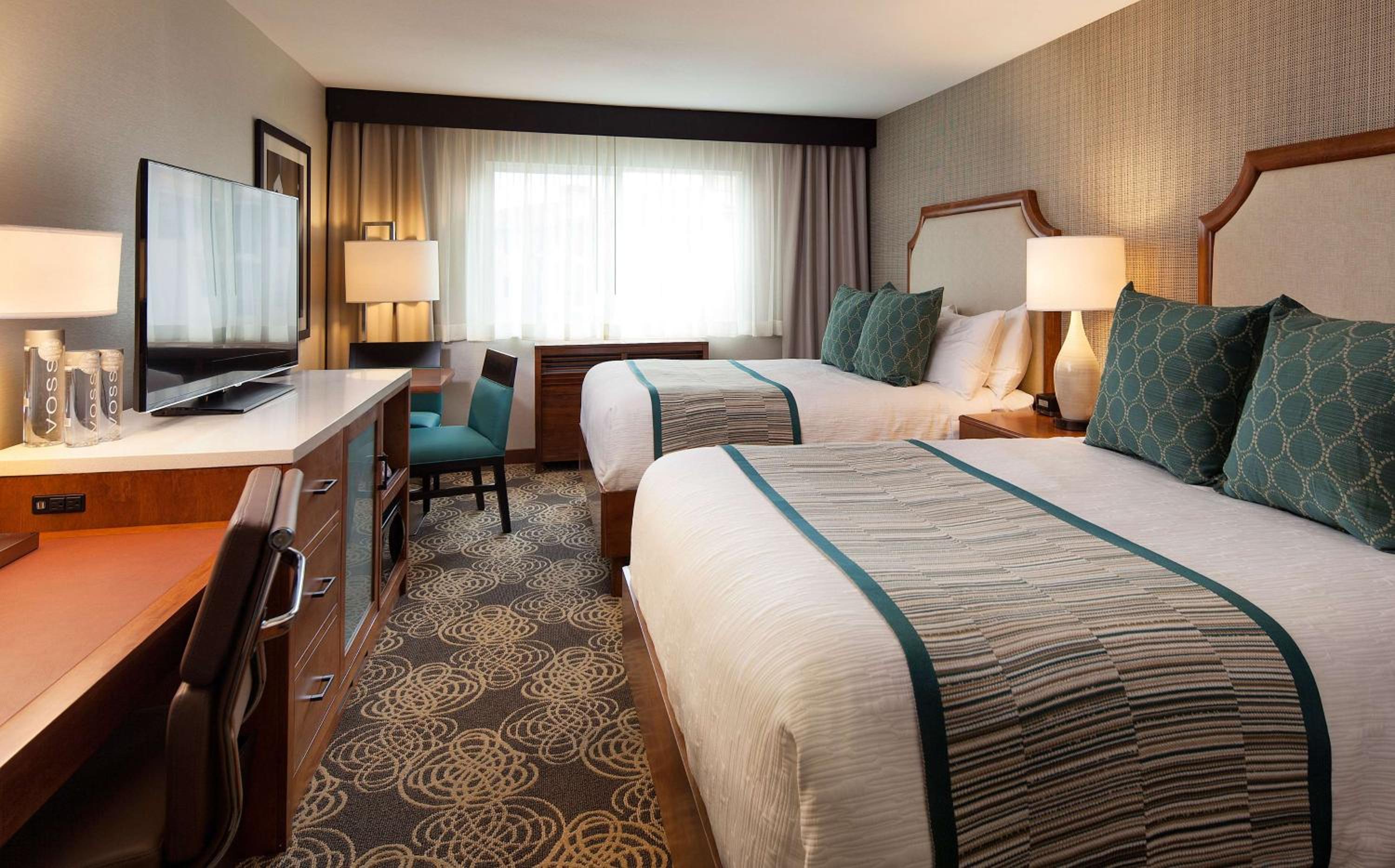 Queen Room with Two Queen Beds - Photo 2