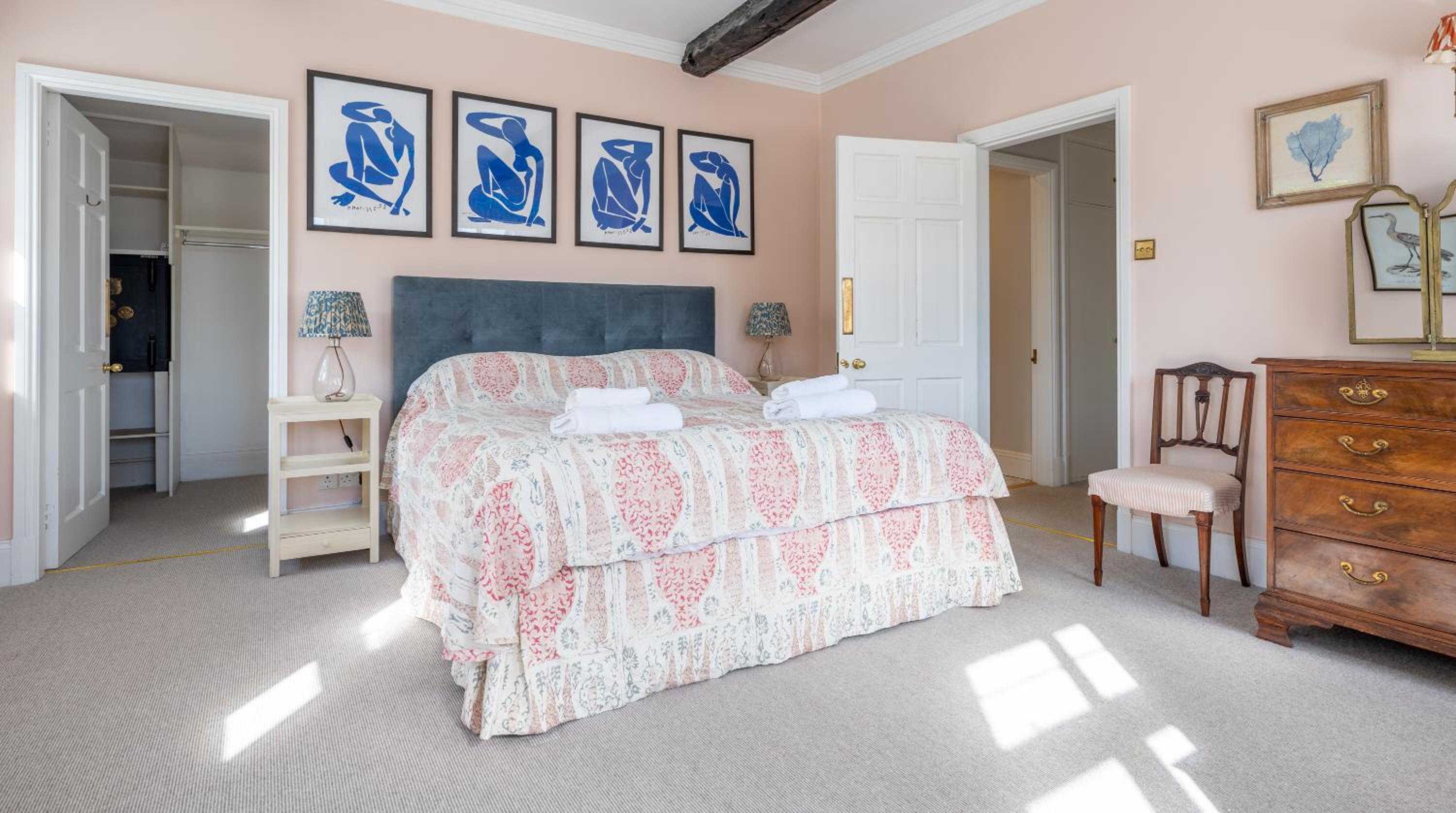 Four-Bedroom House photo 1