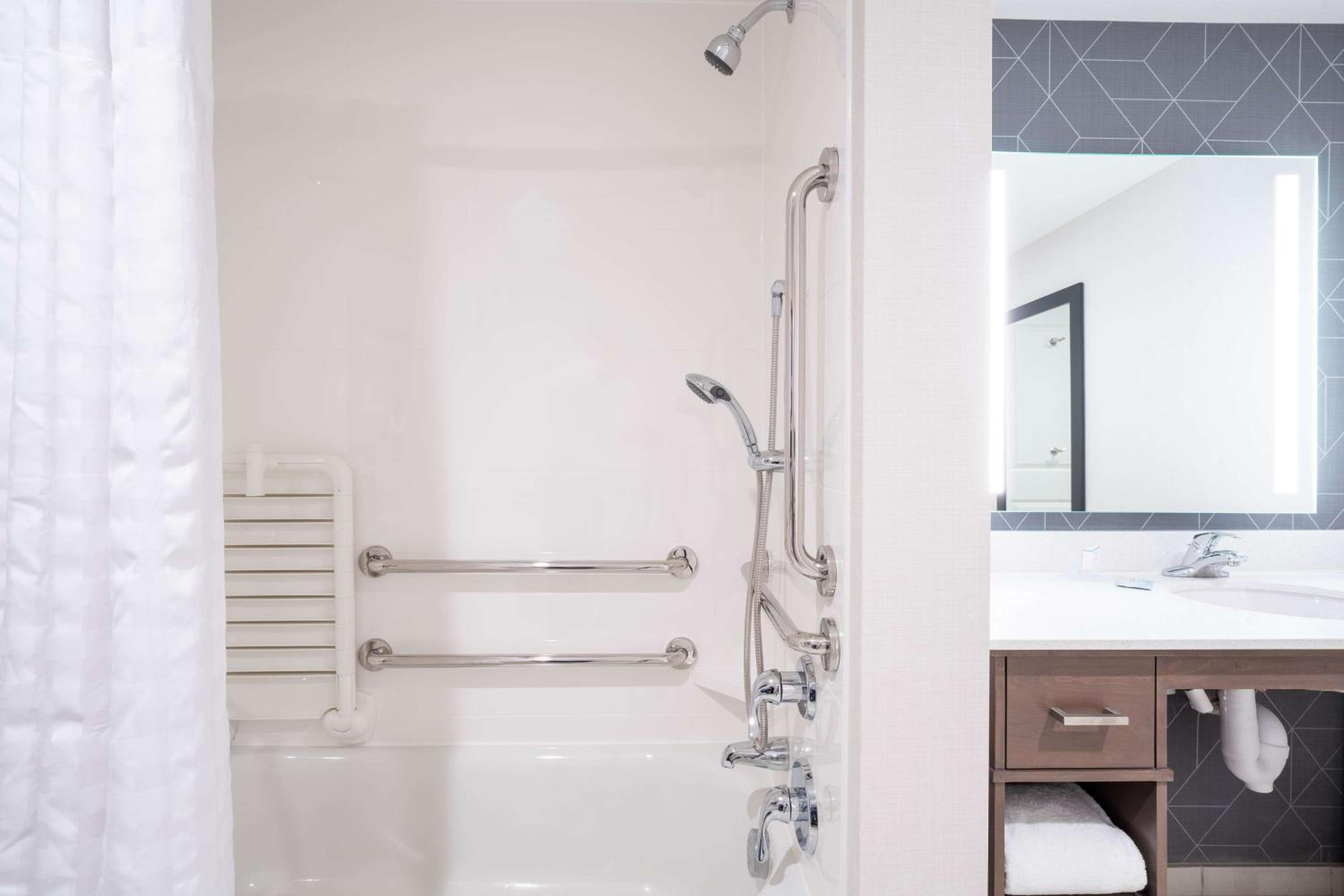King Studio Suite - Mobility Access/Non-Smoking - Photo 4