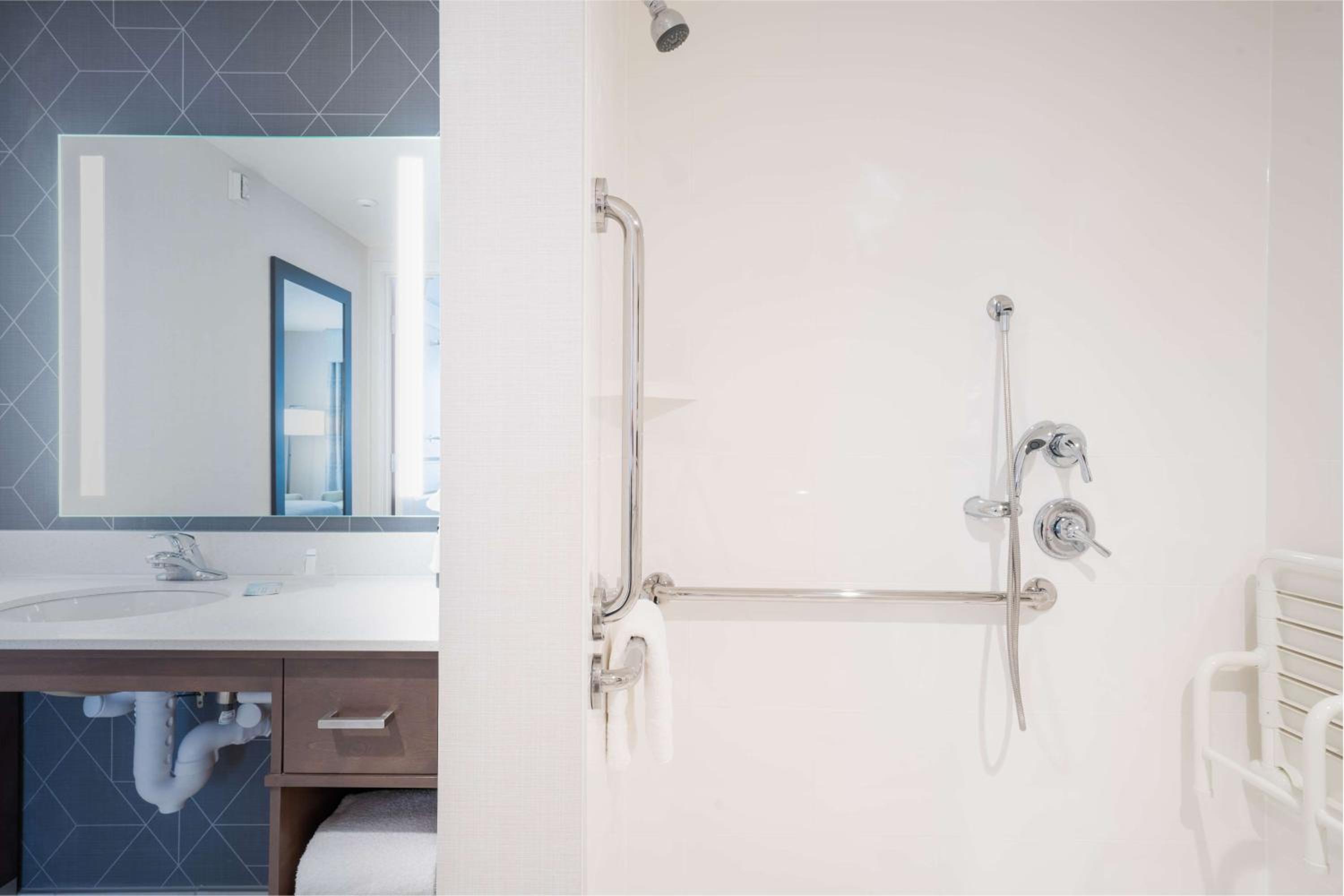 King Studio Suite - Mobility Access/Non-Smoking - Photo 2