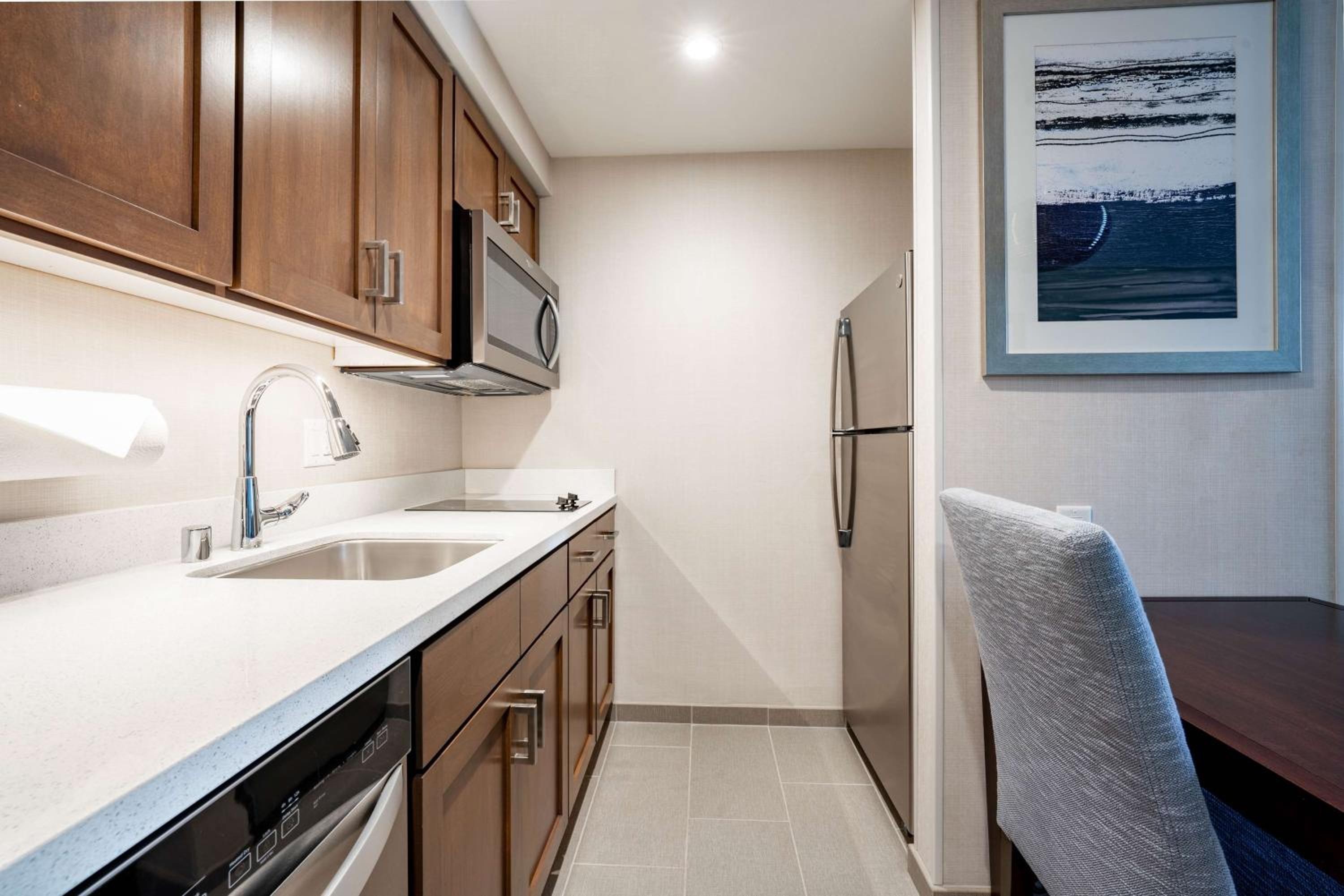 One-Bedroom King Suite - Non-Smoking - Photo 2