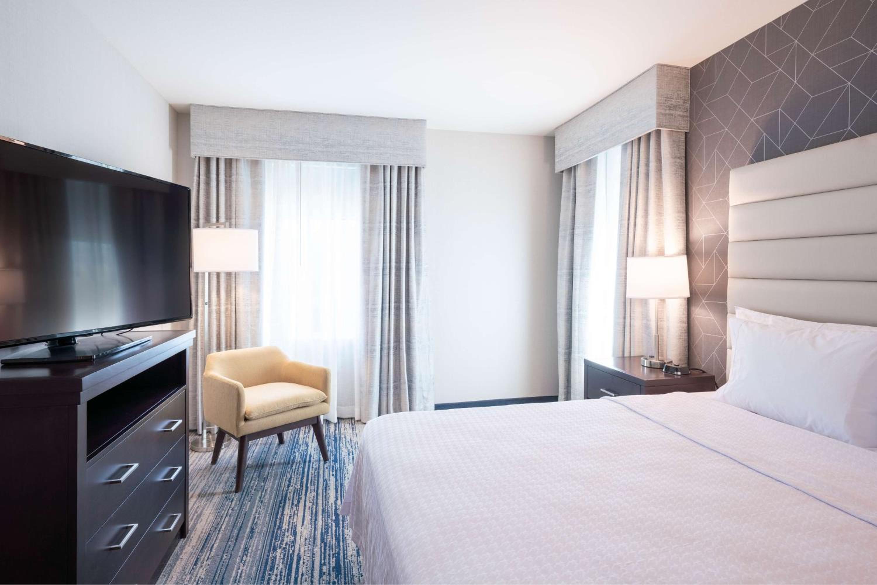 One-Bedroom King Suite - Non-Smoking - Photo 1