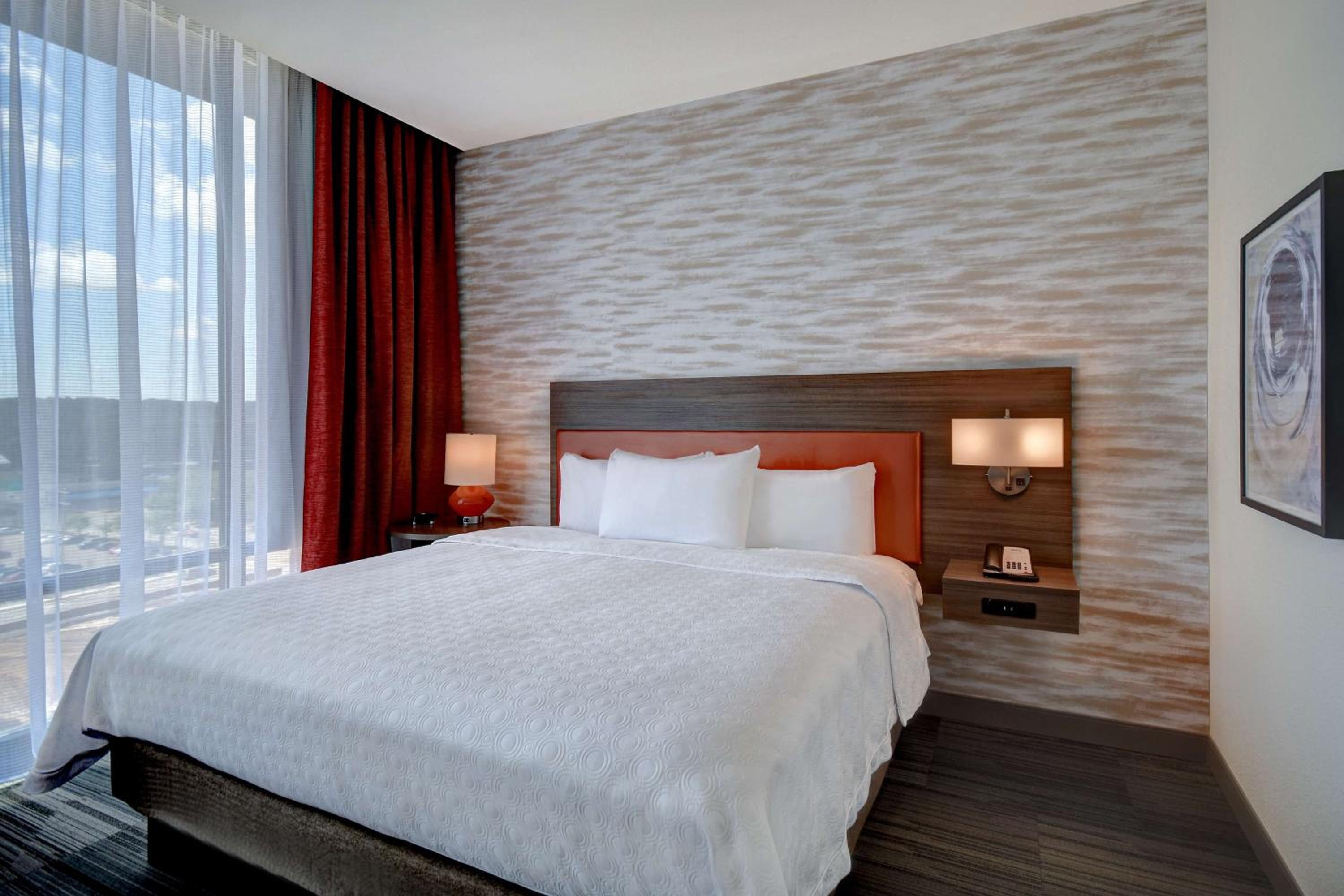 One-Bedroom King Suite - Non-Smoking - Photo 4