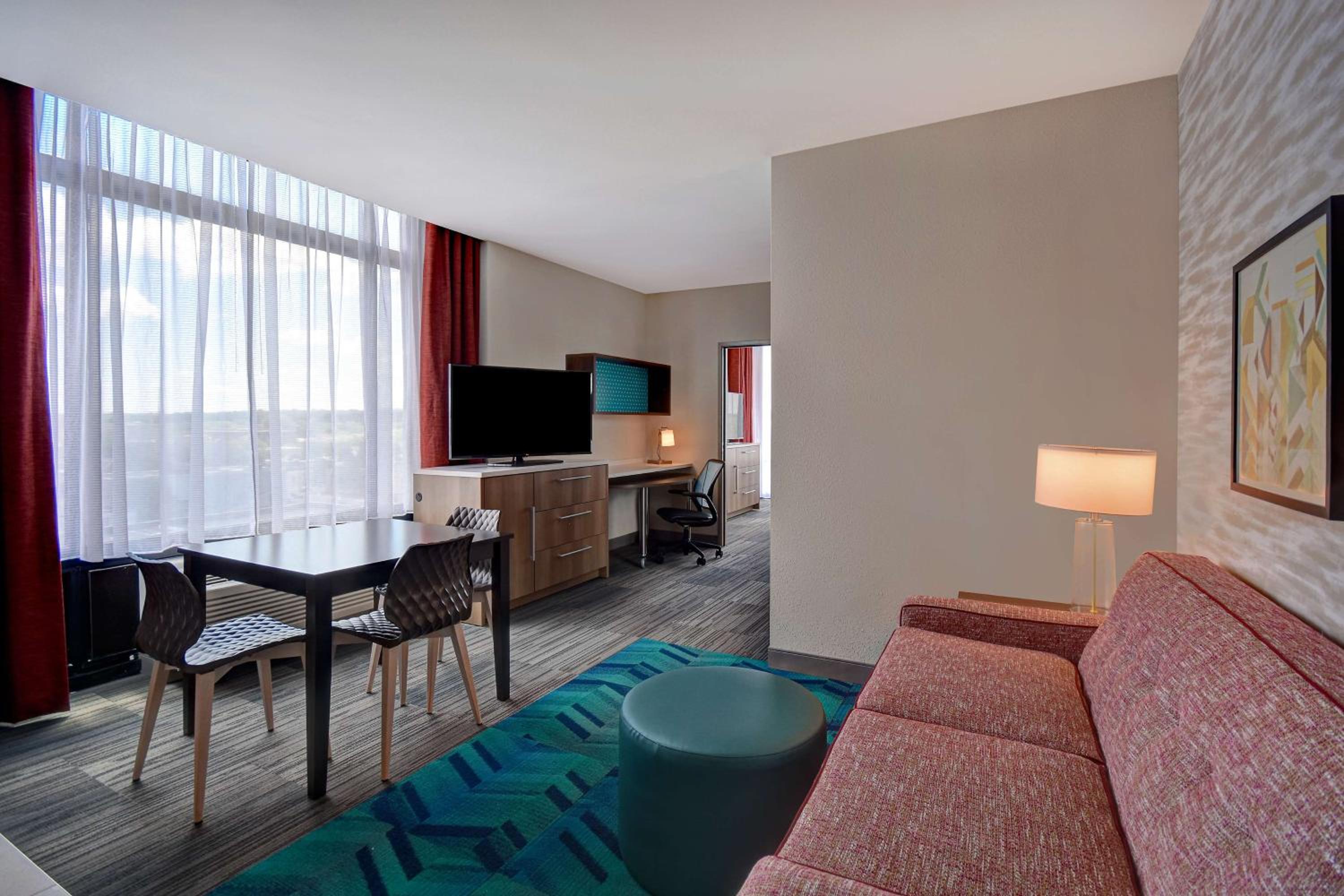 One-Bedroom King Suite - Non-Smoking - Photo 2