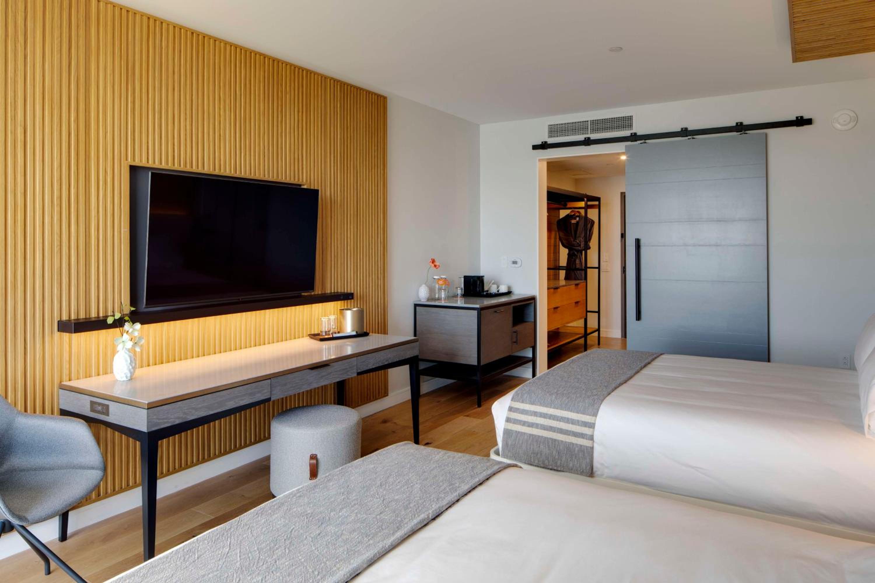 Queen Room with Two Queen Beds - Photo 1