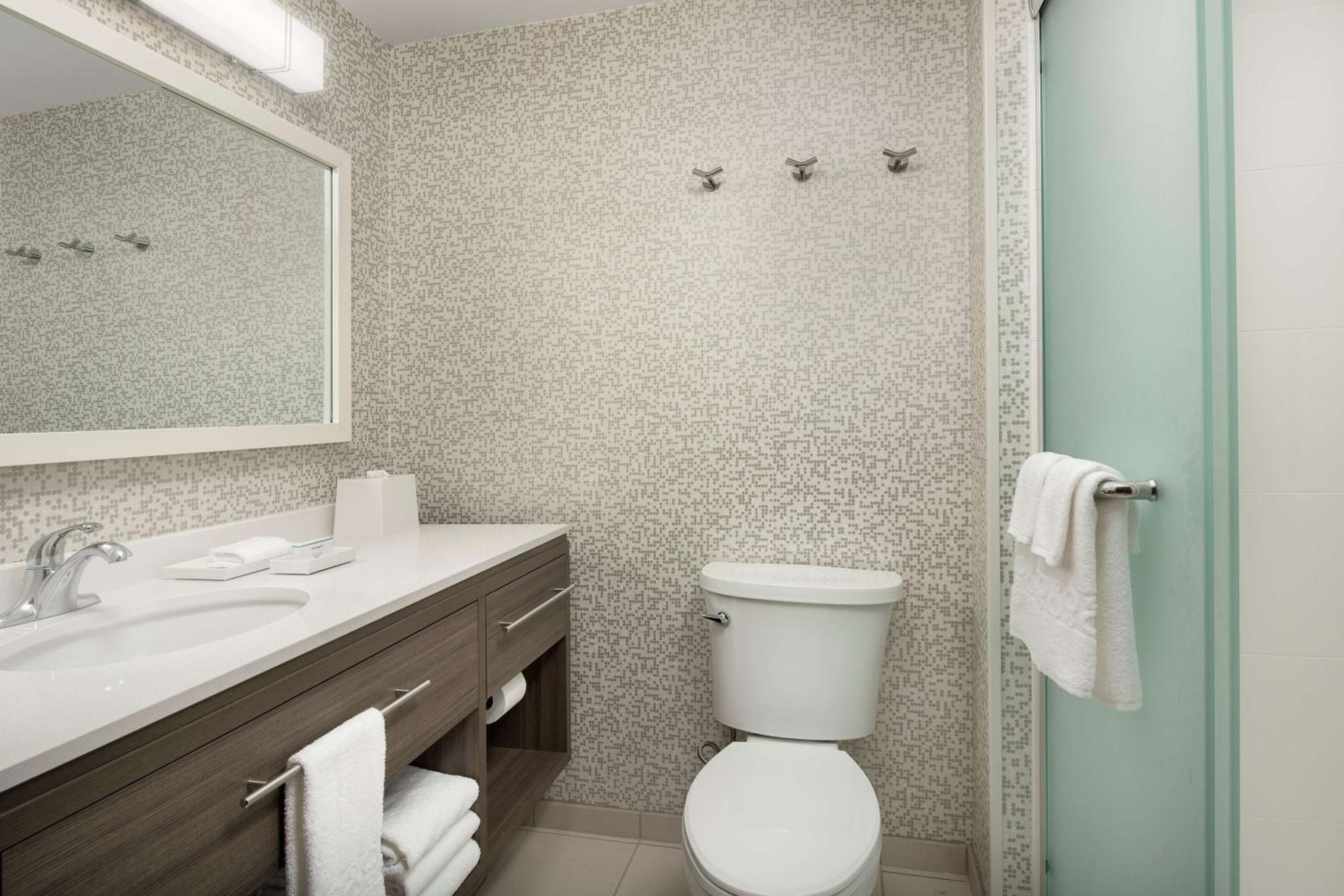 King Studio Suite - Hearing Access/Non-Smoking