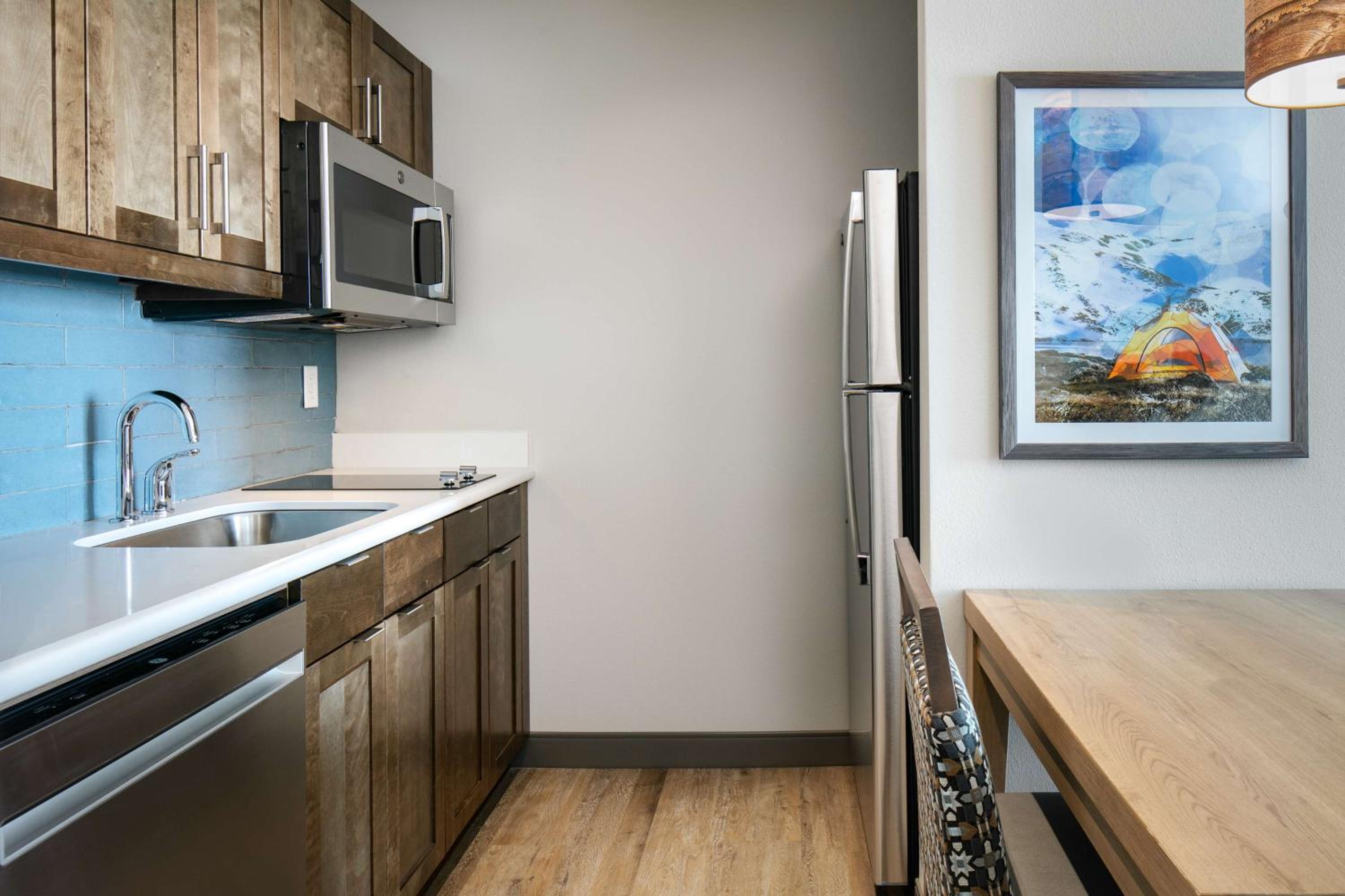 One-Bedroom King Suite - Non-Smoking - Photo 3
