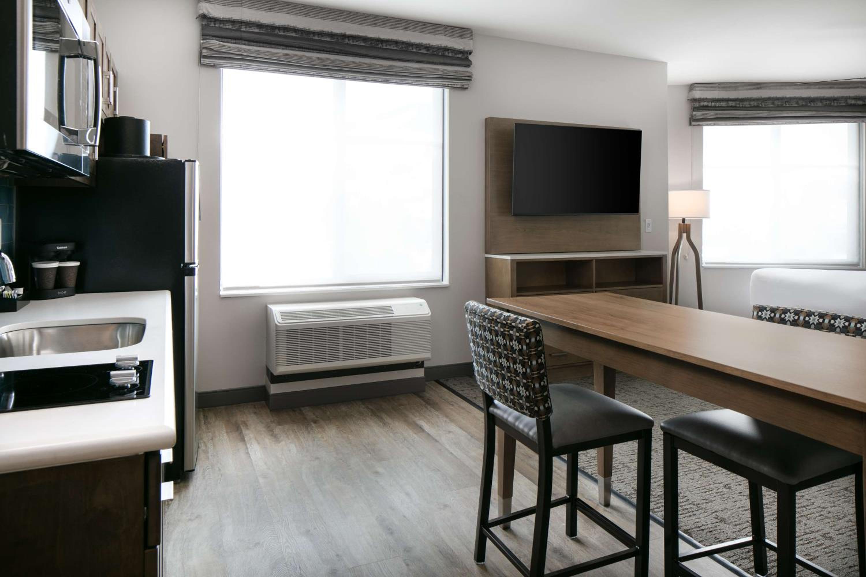 King Studio Suite - Non-Smoking - Photo 5
