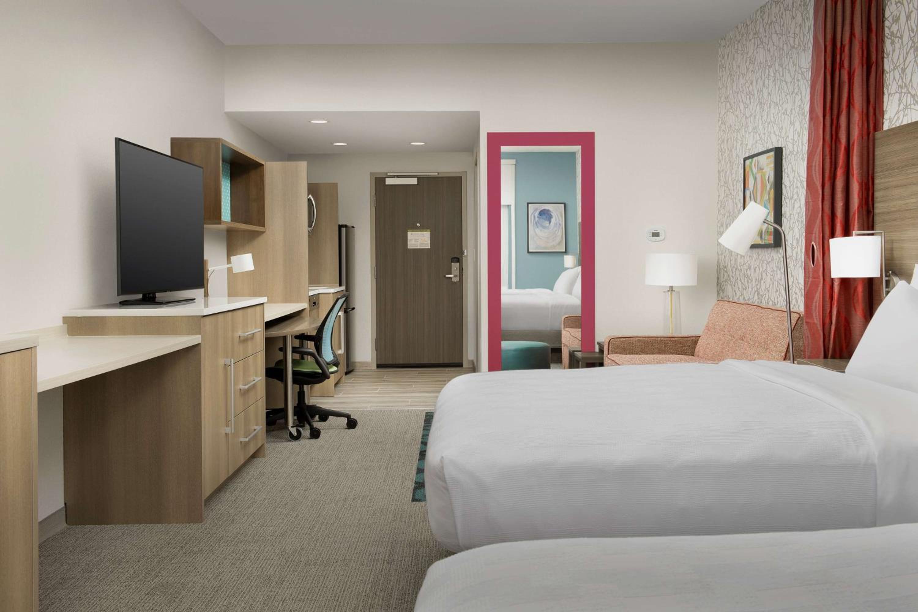 Queen Studio with Two Queen Beds - Non-Smoking - Photo 1
