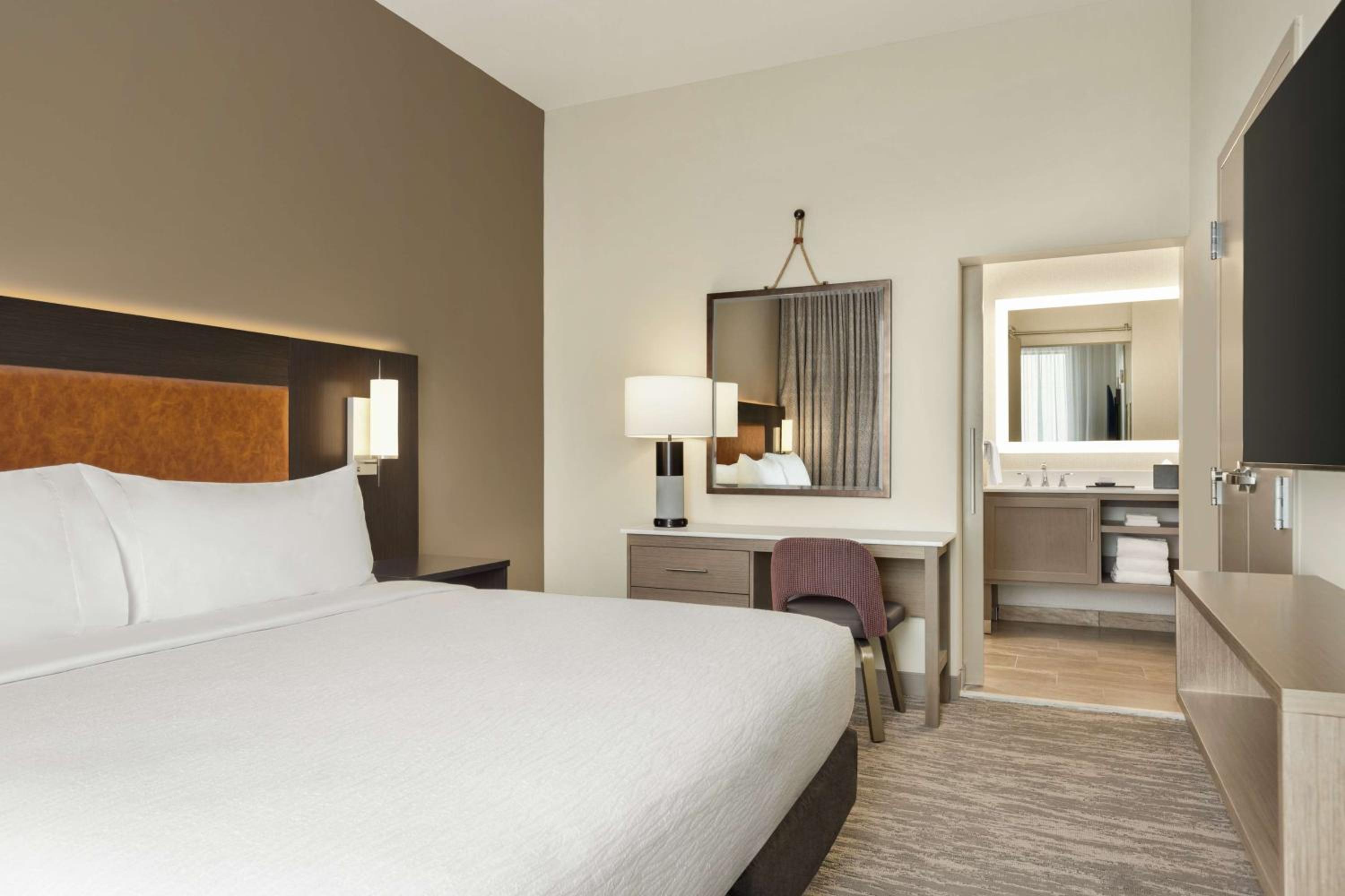 Two-Room King Suite - Photo 6