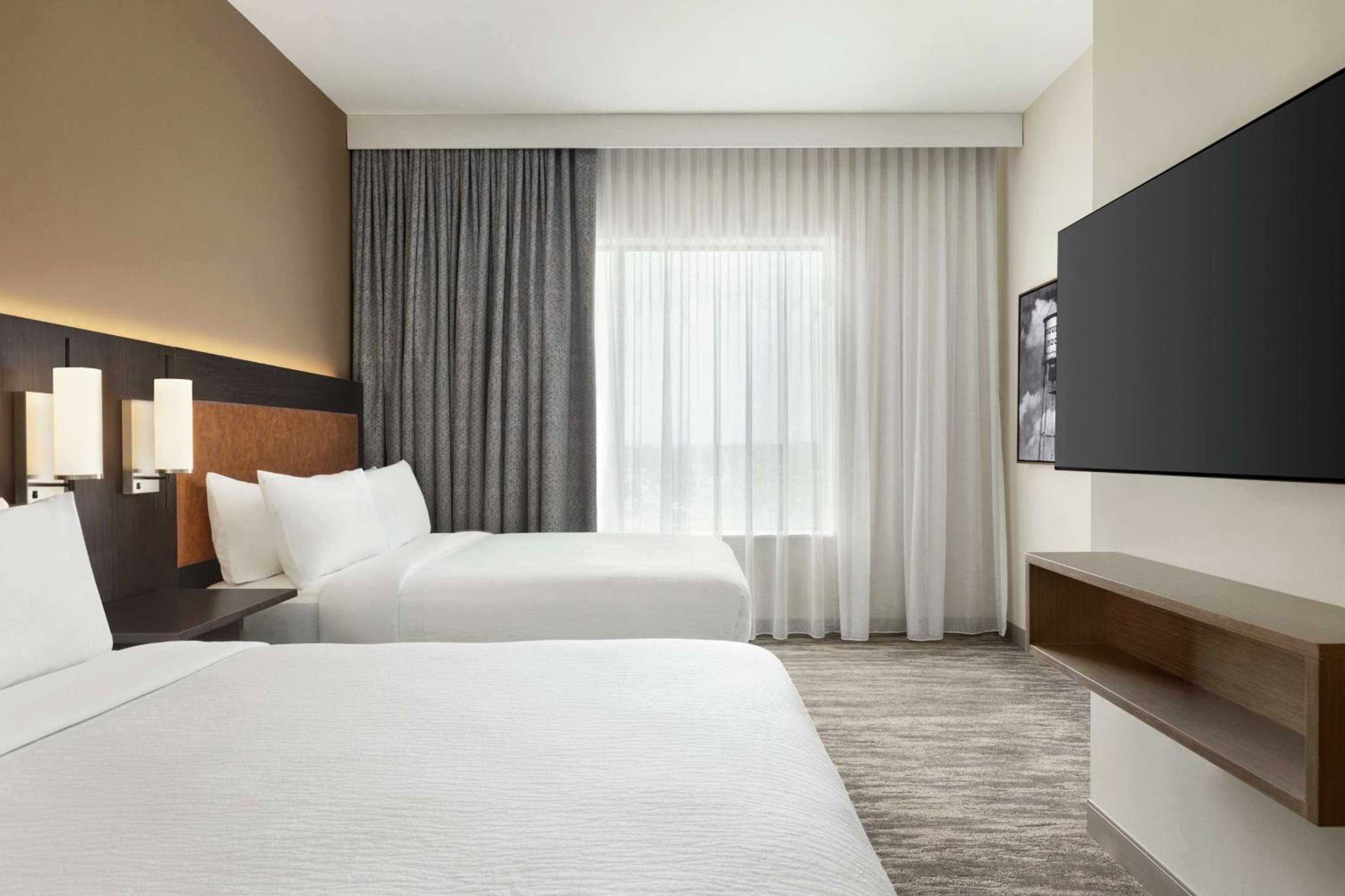 Two-Room Queen Suite with Two Queen Beds - Photo 6