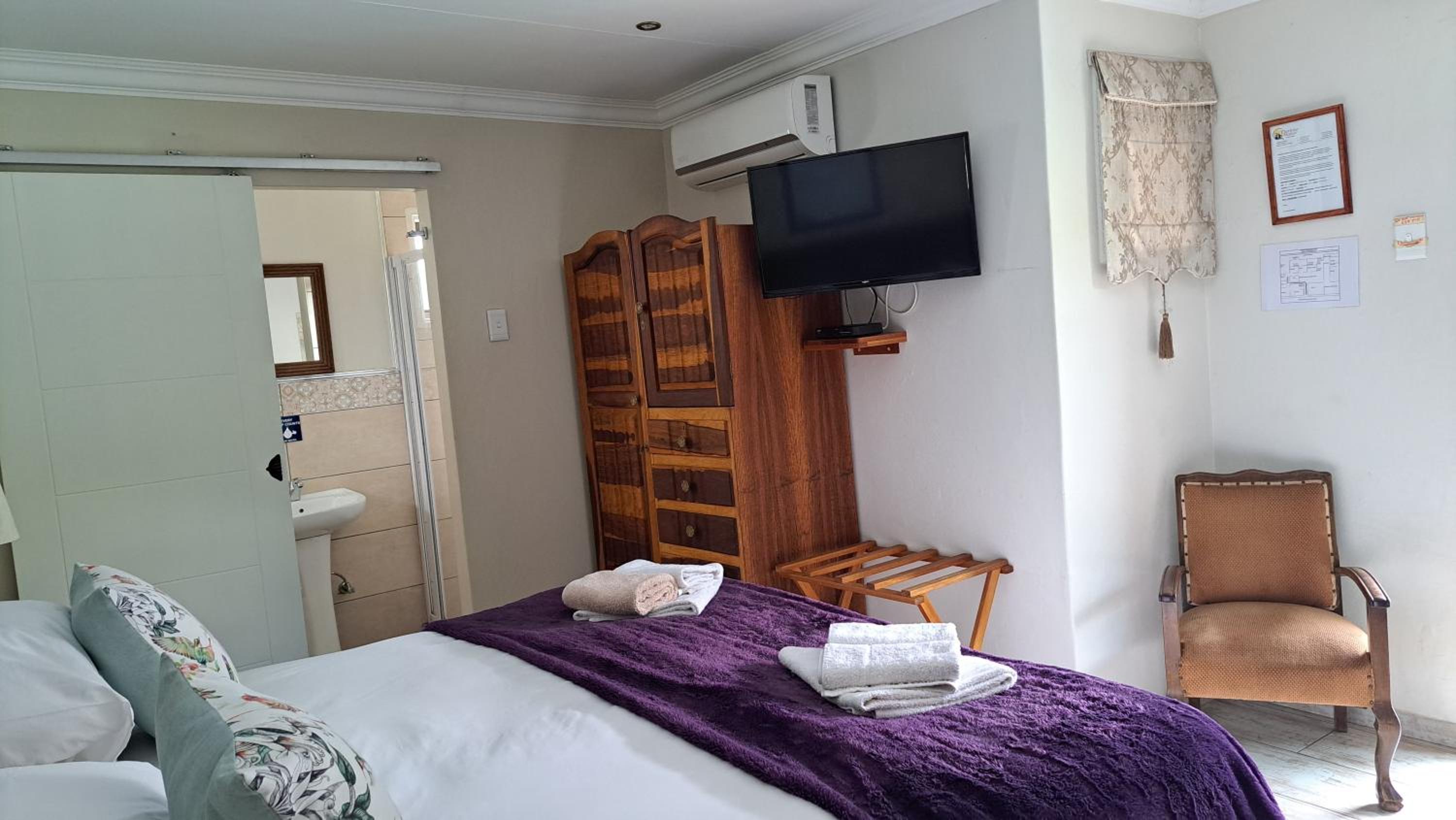 Queen Room with Pool View