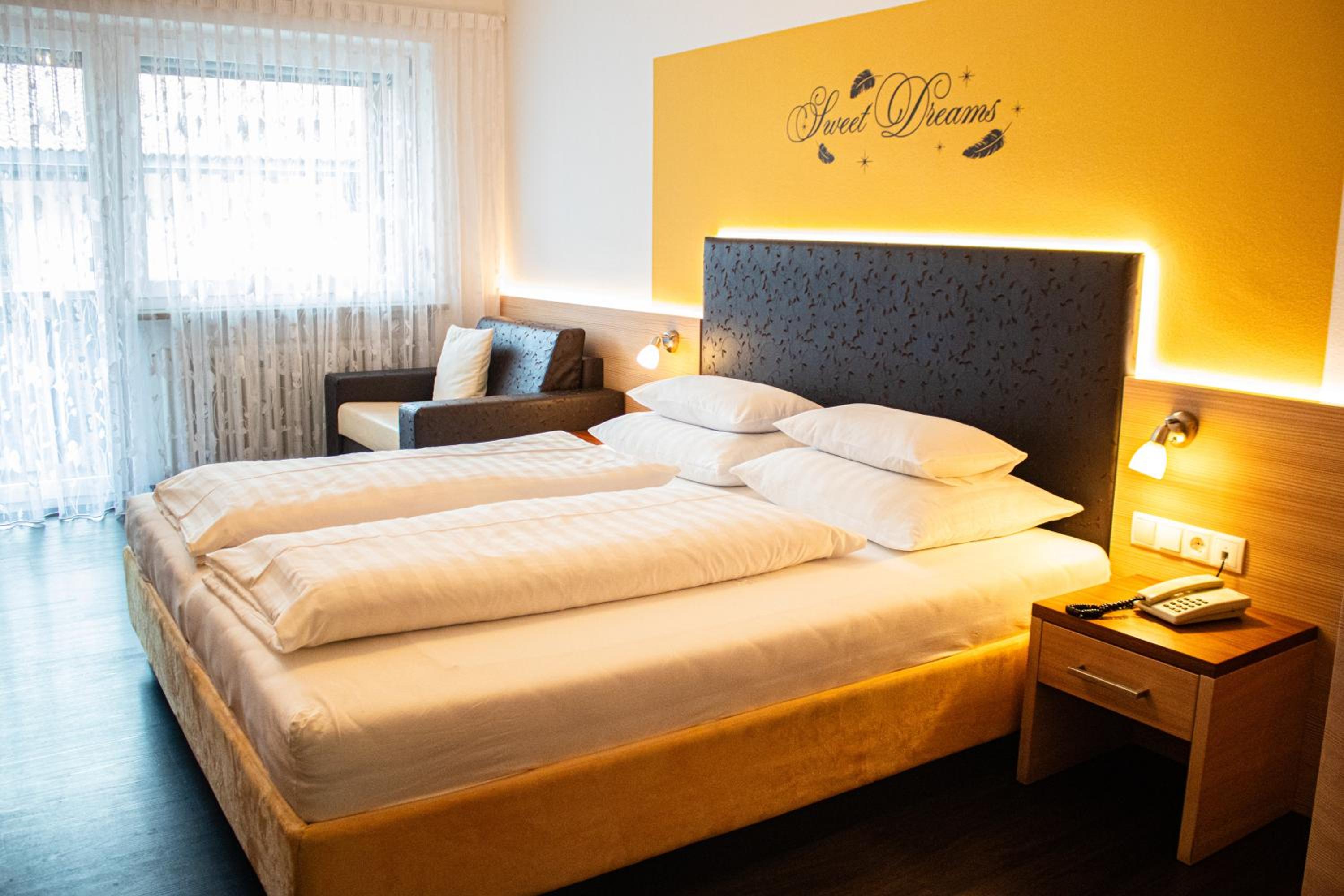 Double Room - Photo 7