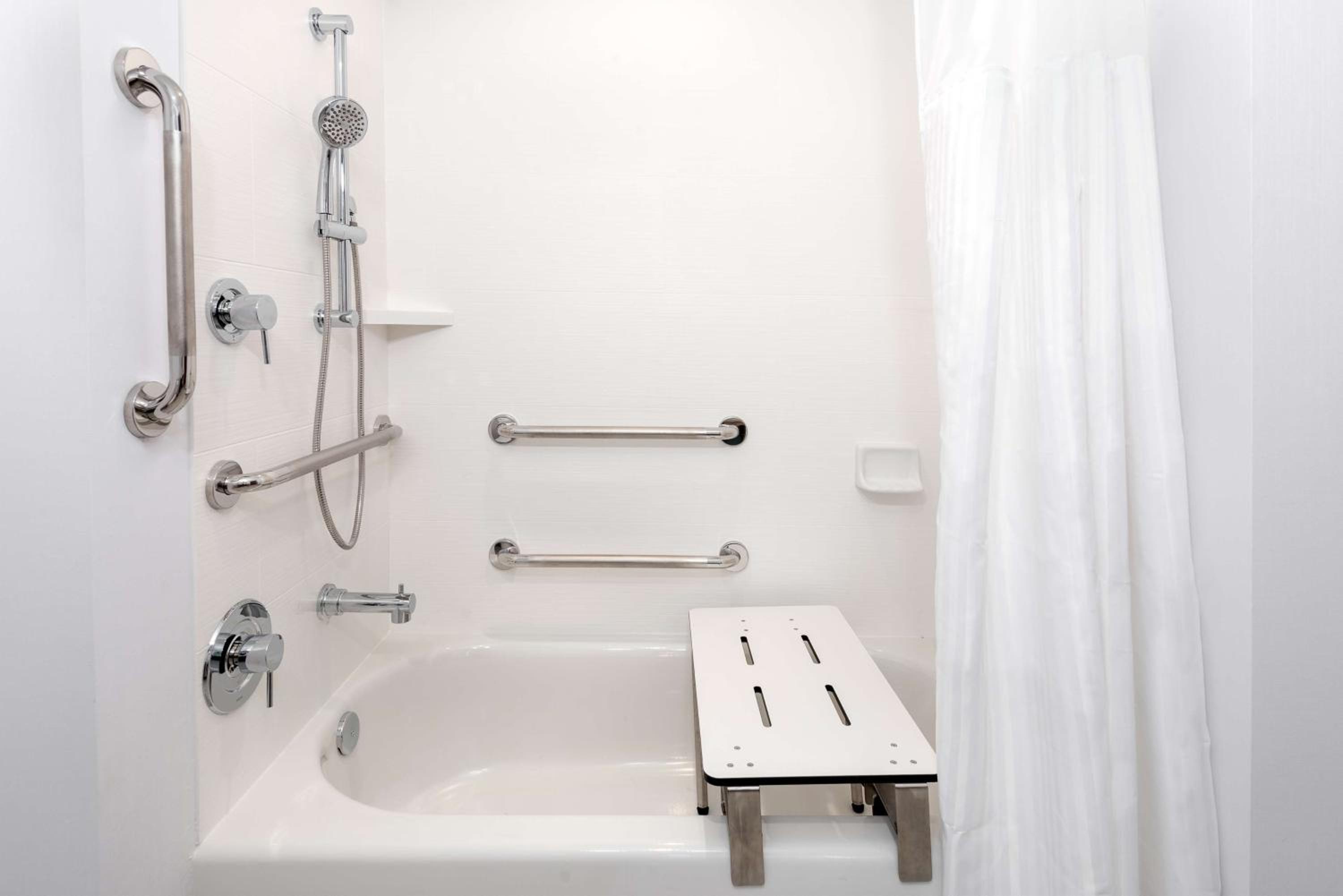 King Room with Tub and View - Mobility Accessible - Photo 7