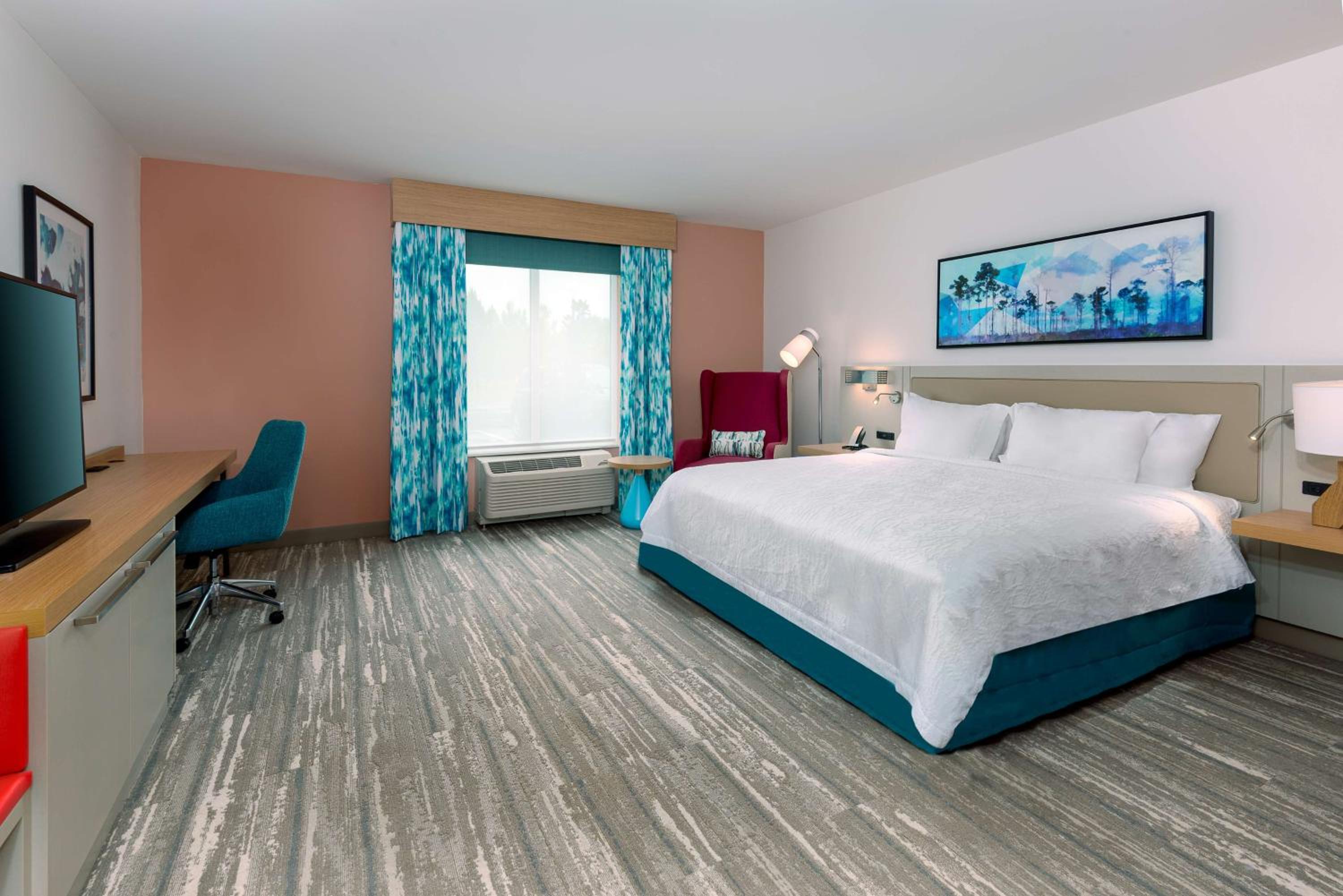 King Room with Tub and View - Mobility Accessible - Photo 6