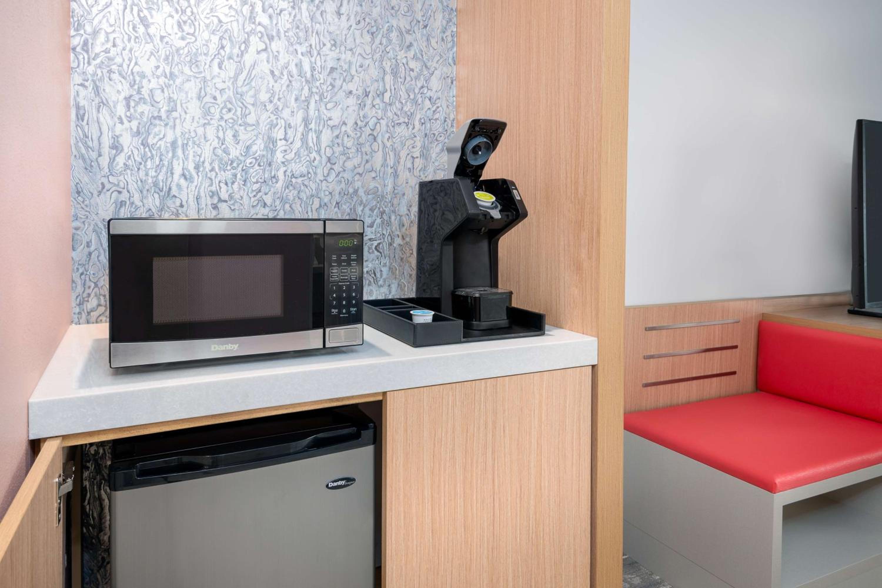 King Room with Tub and View - Mobility Accessible - Photo 4